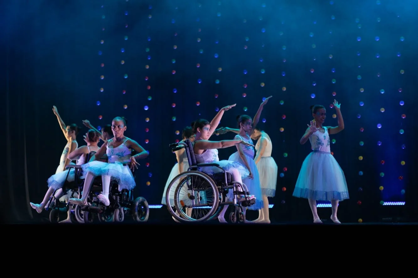 Grupo de dança da Casa da Criança Paralítica participa do espetáculo "Frozen: Uma Aventura em Arendelle"
