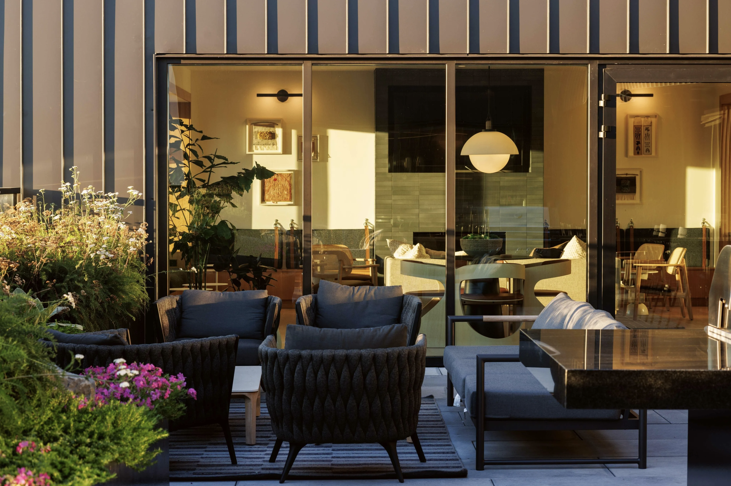 Modera_Carolyn Hazel Drake.Lounge.4.png