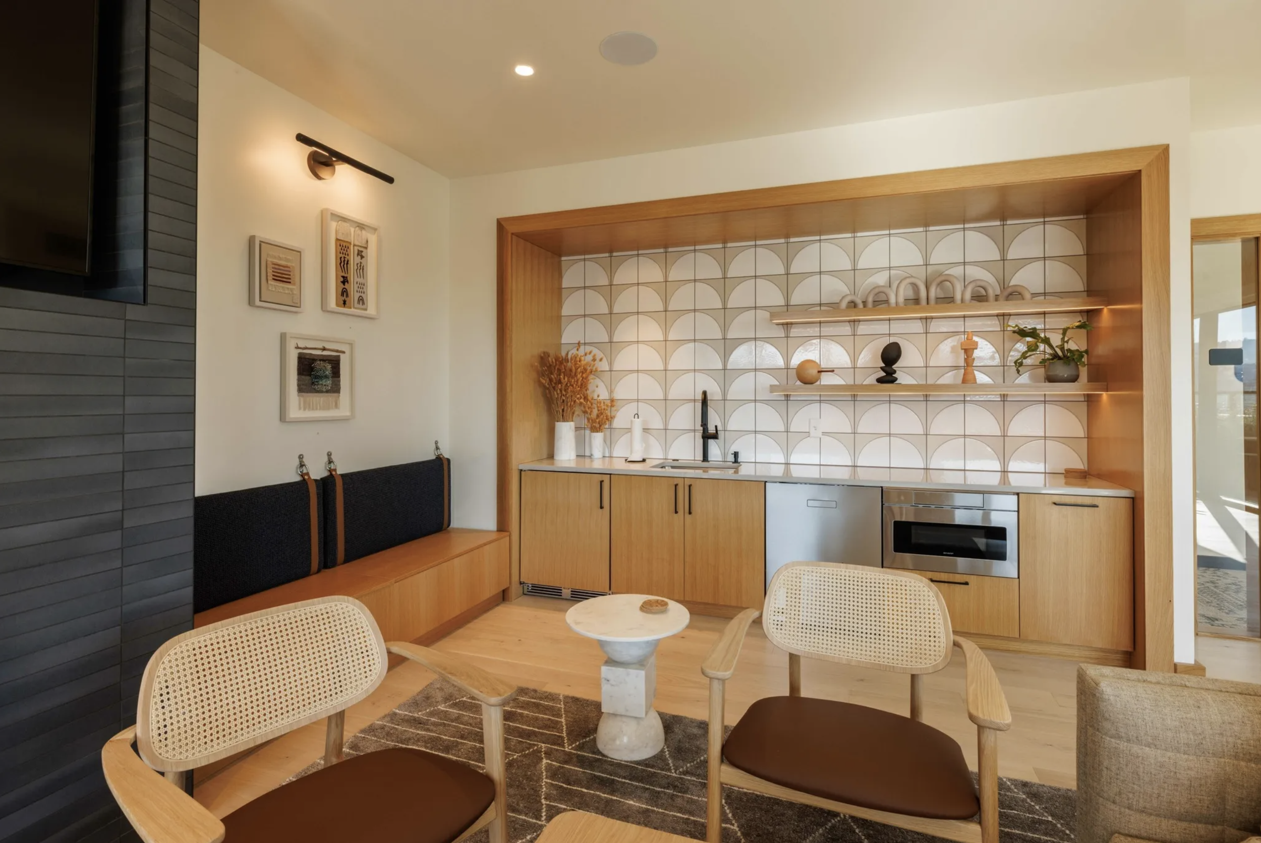 Modera_Carolyn Hazel Drake.Lounge.1.png