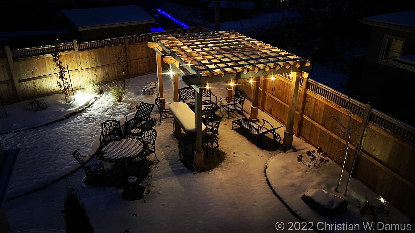 The garden at night.

#garden #snow #firstsnow #snow #patio #night