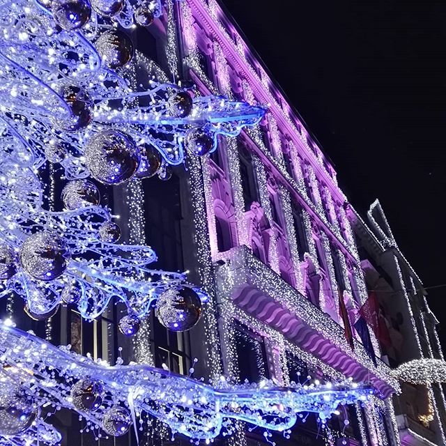 Wonderful Fashion Street light show in Budapest! No filter, pure joy on this New Year's Day 😀! Blissful....
#happyholidays #happynewyear #happynewyear2018 #budapest #hungary #bonneannee2018 #loveelegance #love #joy #photography #photooftheday #beaut