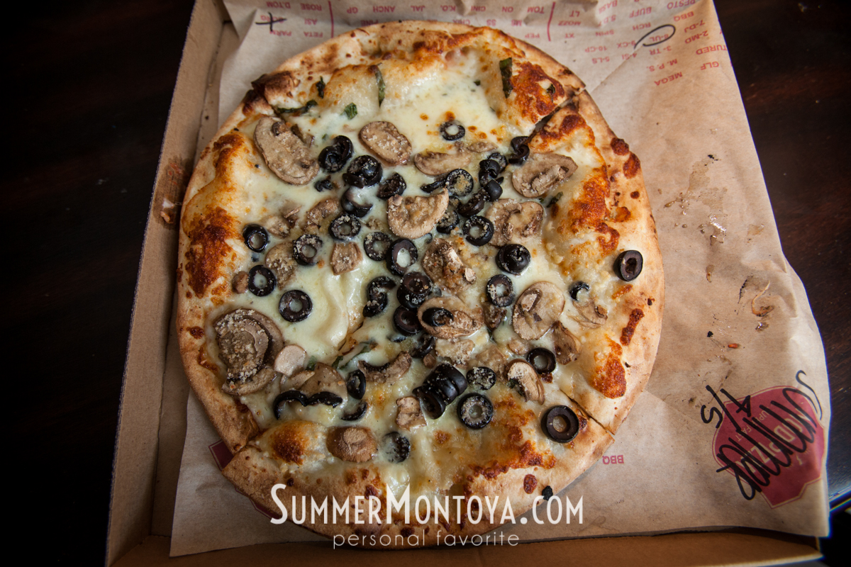 Garlic base with fresh basil, olives, mushroom, mozzarella and parmesean.