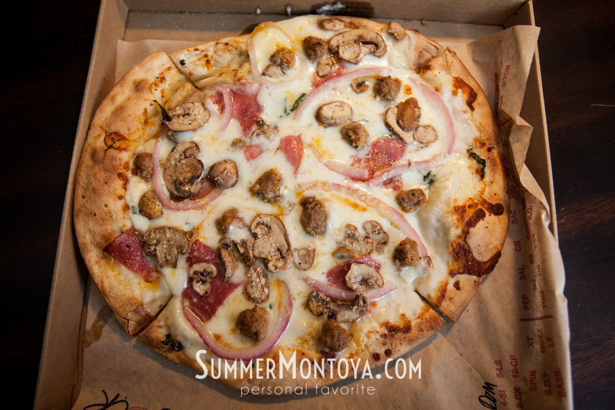 White sauce with mushroom, spicy sausage, red onion, salami, fresh basil, mozzarella and parmesean, 