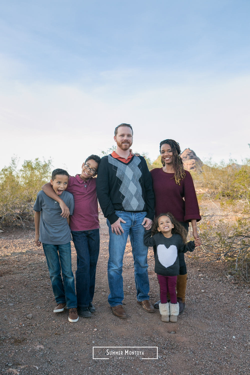 phoenix-family-smiling-at-papago-park