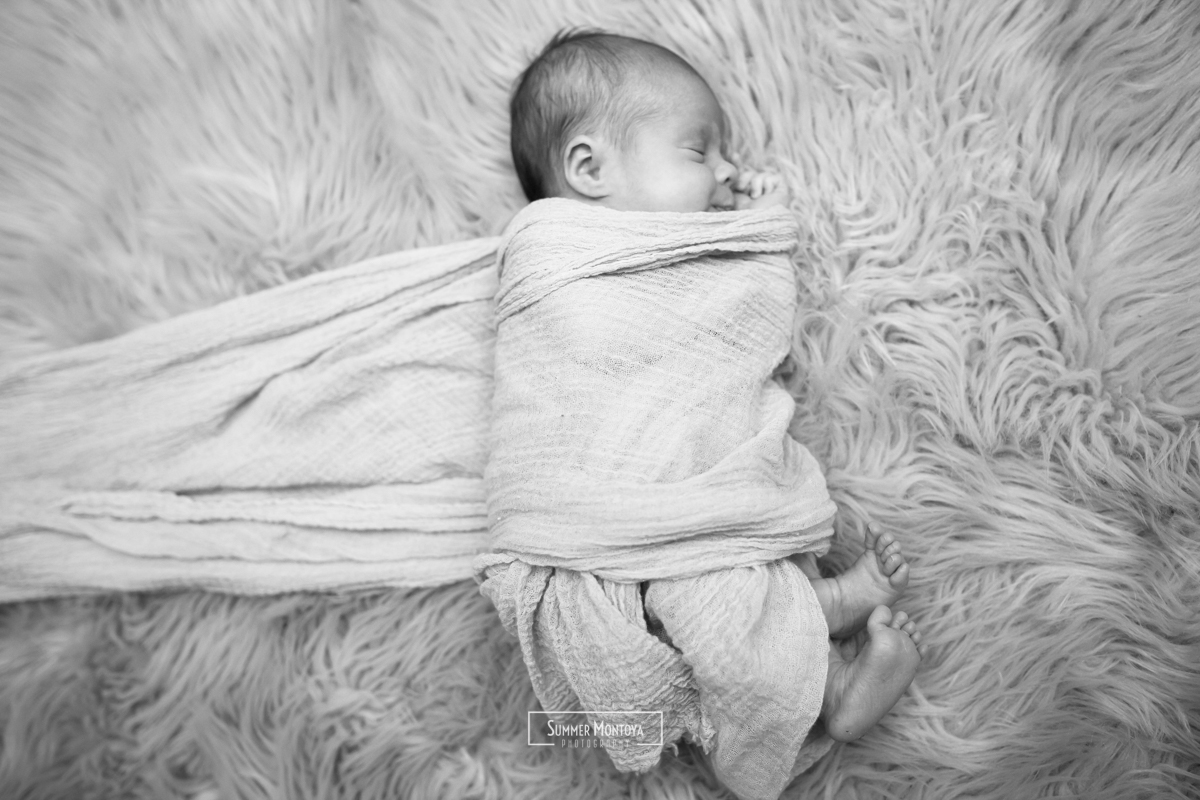 newborn-black-white-photography