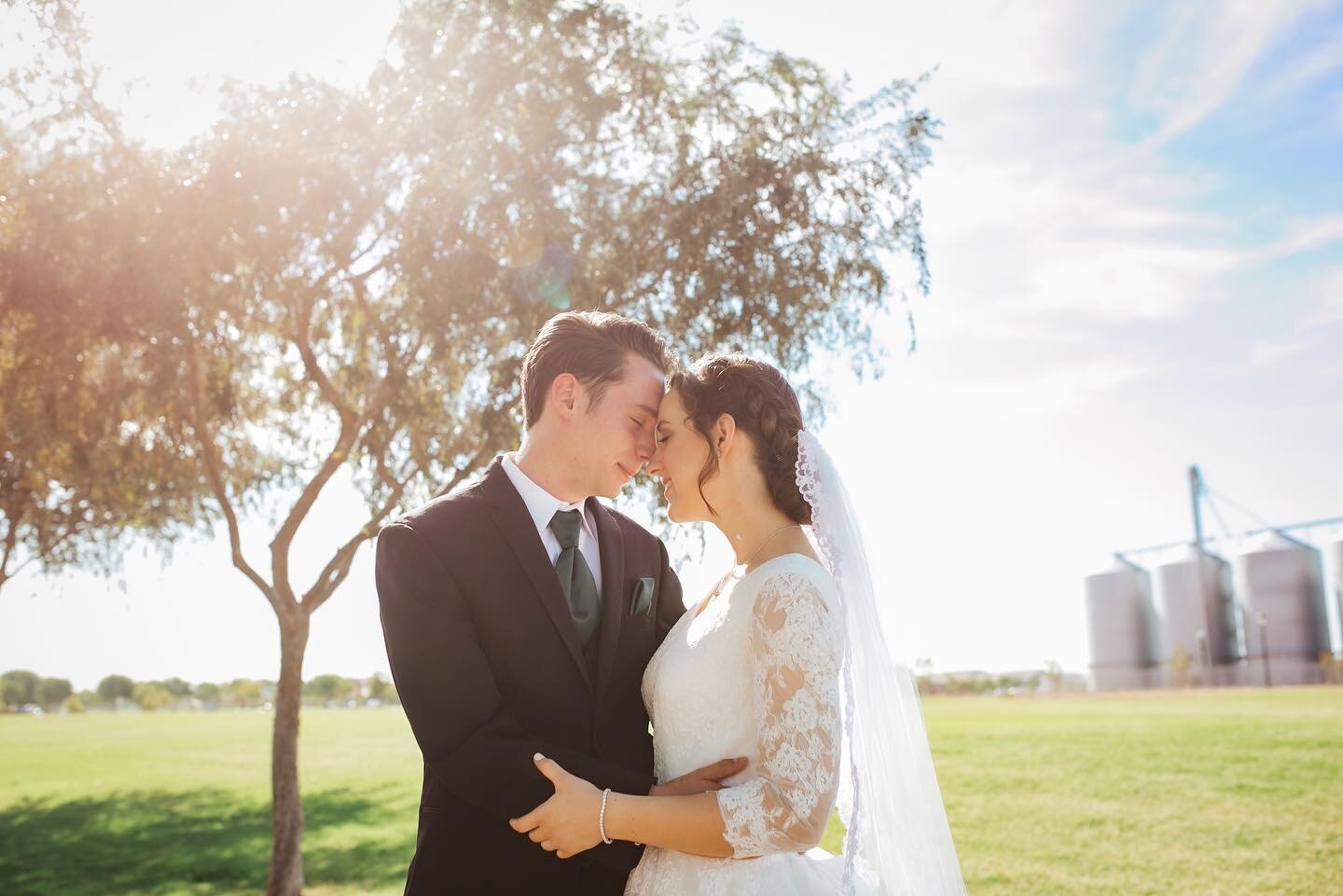 Some light is just magical 😍

Happy 1 week anniversary to @kate_schouten01 &amp; @gabrielschouten 

.
.
.
.
.
#summermontoyaphotography #gilbertweddings #gilbertweddingphotography #4silos #arizonaweddings #phoenixweddings #phoenixweddingphotographer