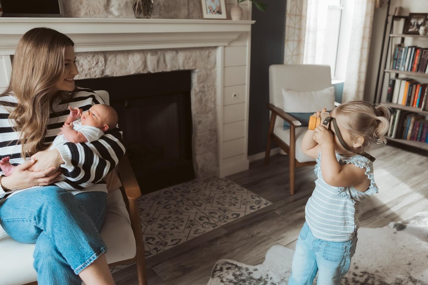 My future assistant?
No better way to spend a morning. Much love @gladtomeeter 
.
.
.
#FamilyPhotography
#NewbornSession
#DocumentTheDays
#LoveThesePeople
#gilbertnewbornphotos