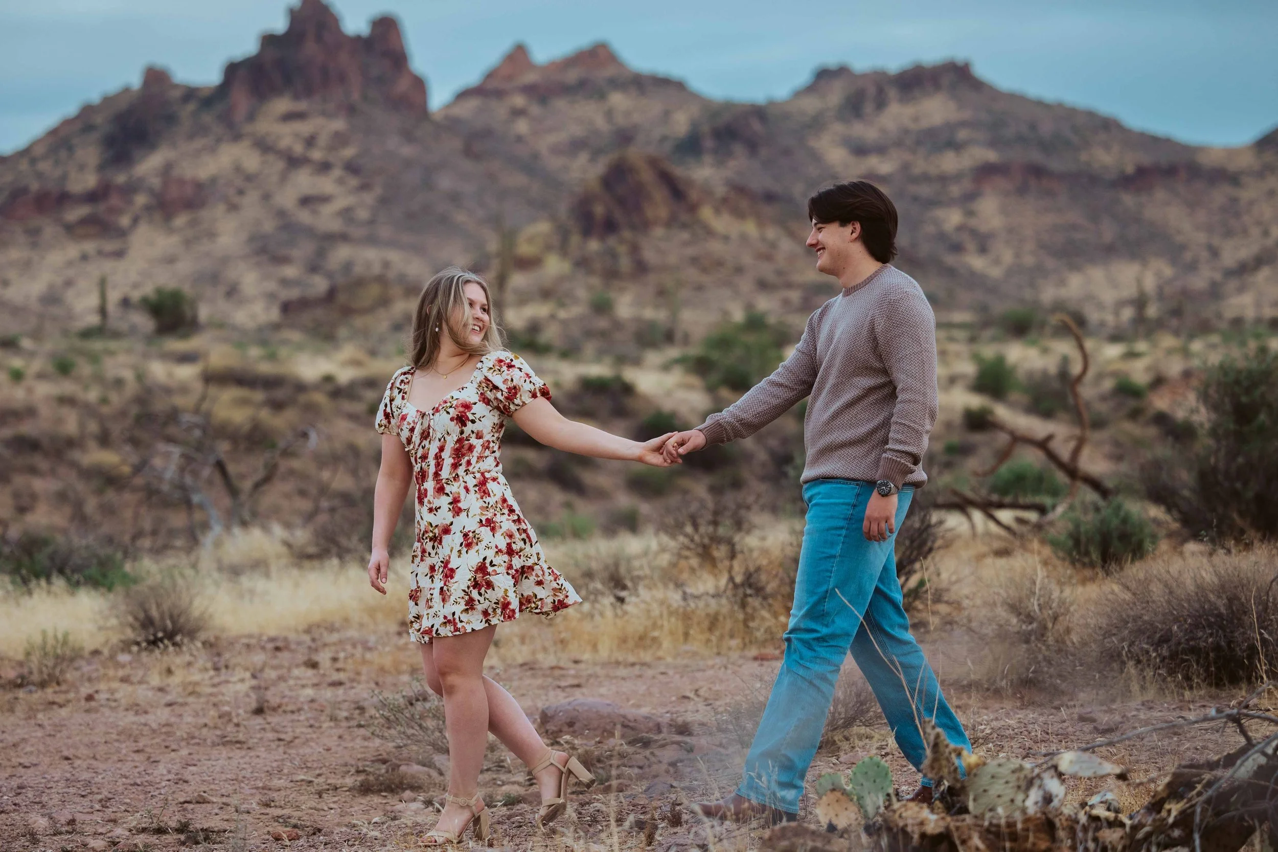 superstition-mountain-engagement-elyse-spenser-12.jpg