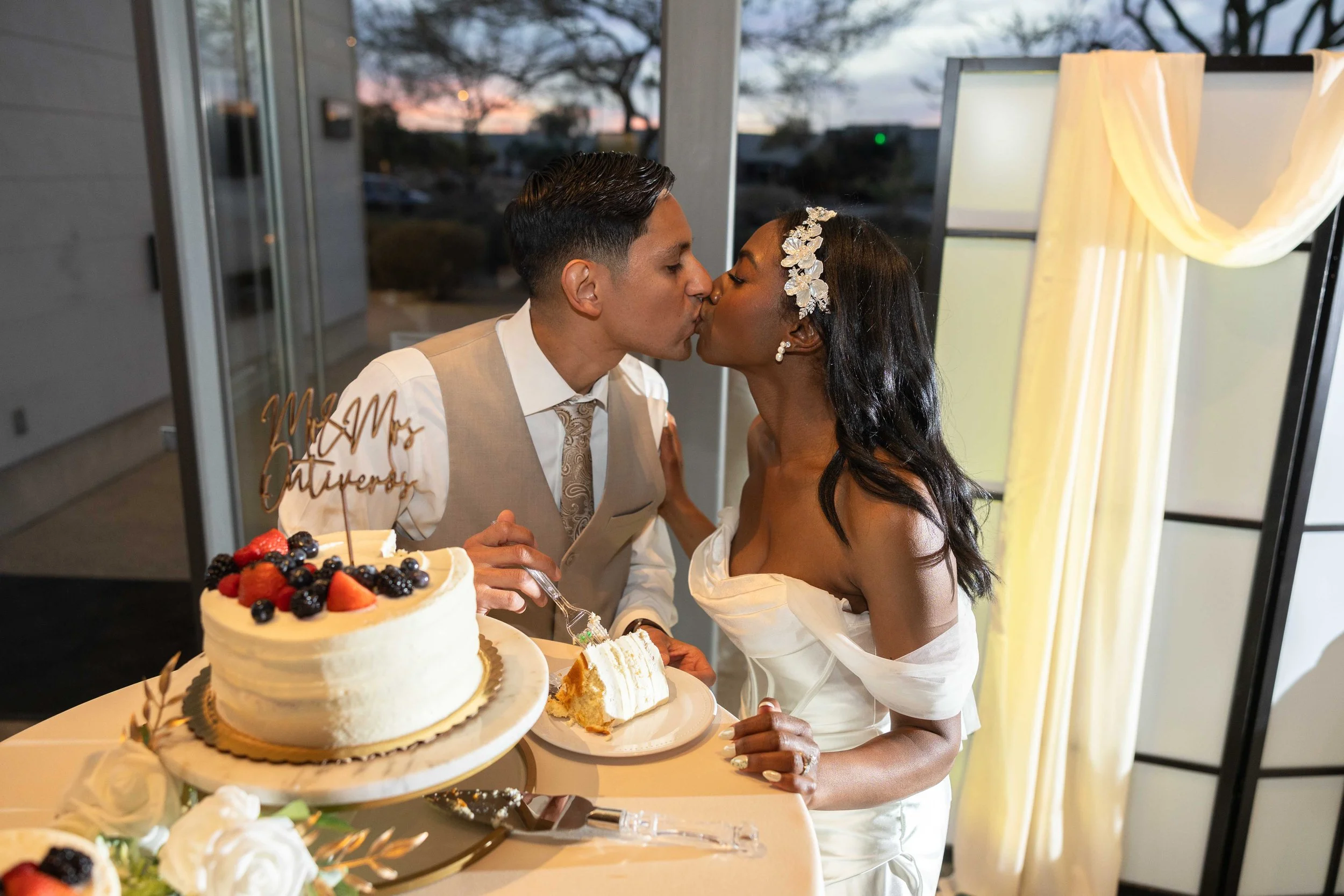 Jade and Abel cutting the cake at reception 