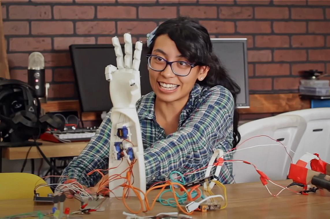 How El Paso student inventor Wendy Sandoval is using tech to change the world
