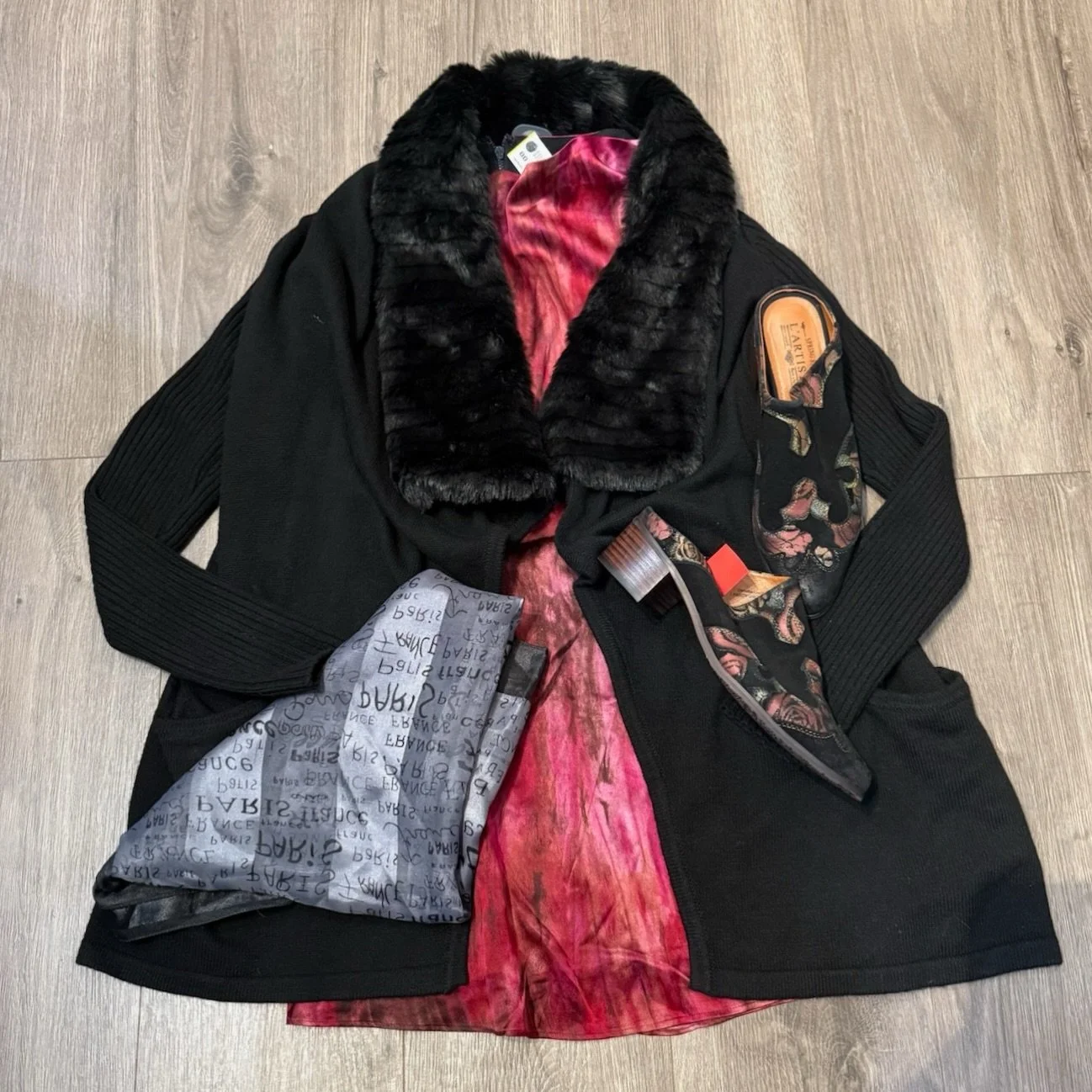 Open 10-3 today 🎅🏻 CLOSED tomorrow! Happy Holidays ❤️