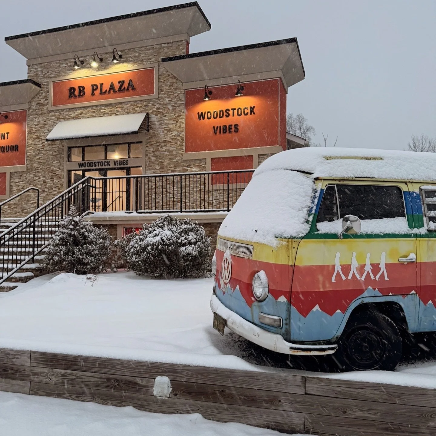 Shop #WoodstockVibes ✌️❄️