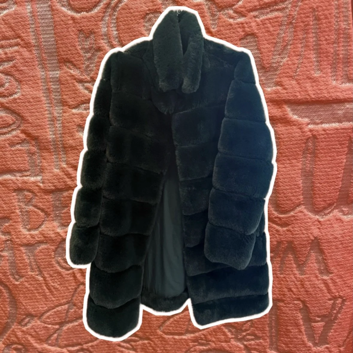 Come shop 🧡 Open 10-6!