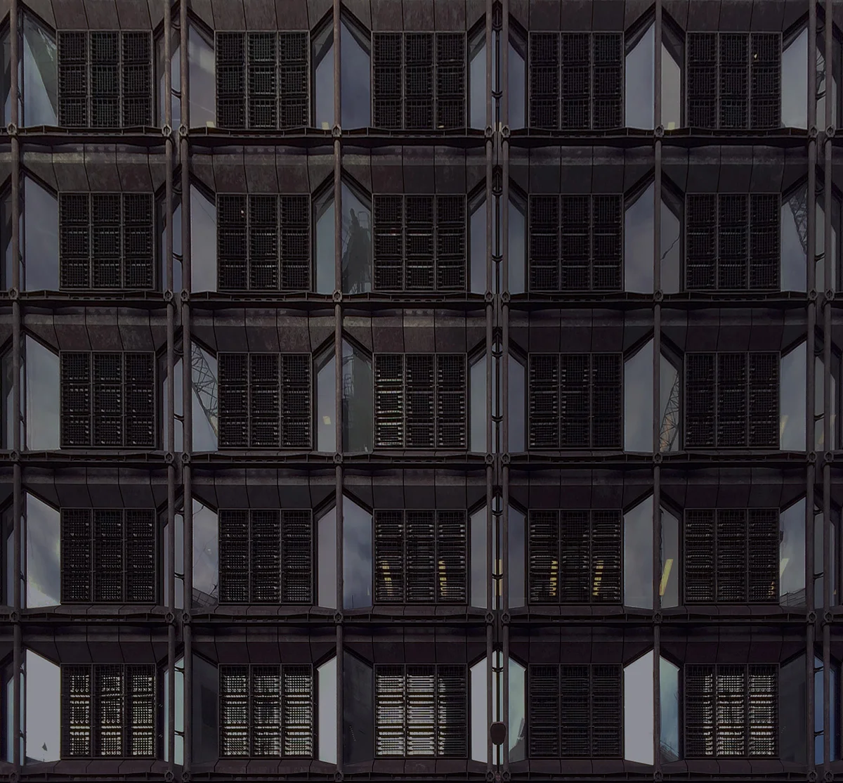 benshields_artist_londonnight_sml.jpg
