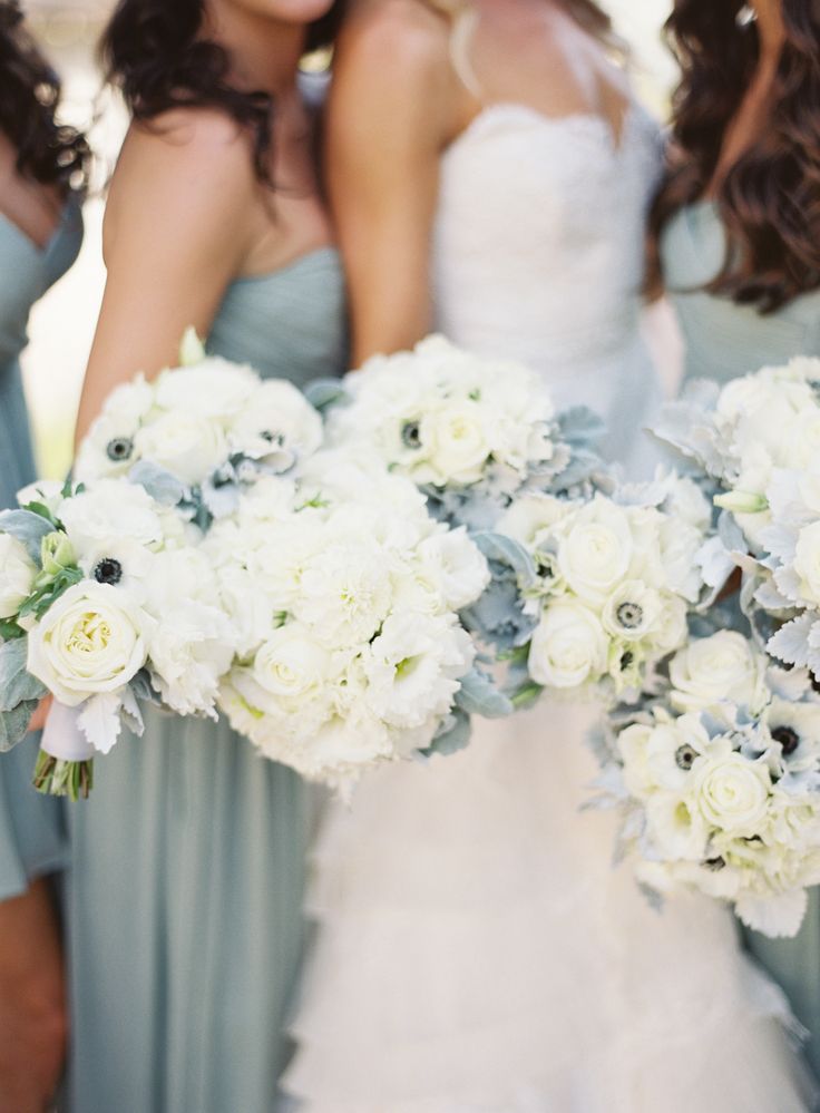 Stephanie Aquilon bouquets by Patrick Moyer via Style Me Pretty