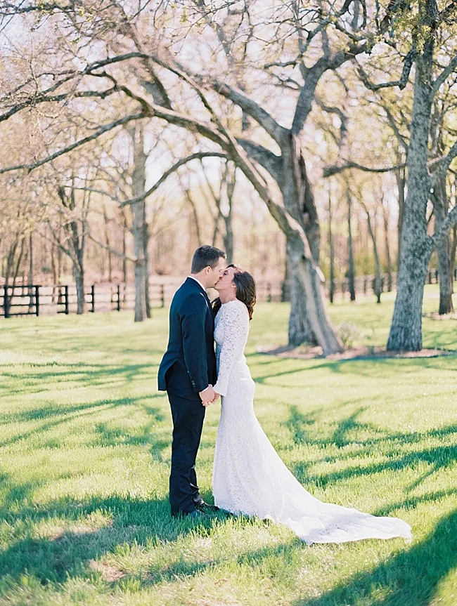 Callie & Chris Outdoor Spring Wedding - Lindsey Brunk