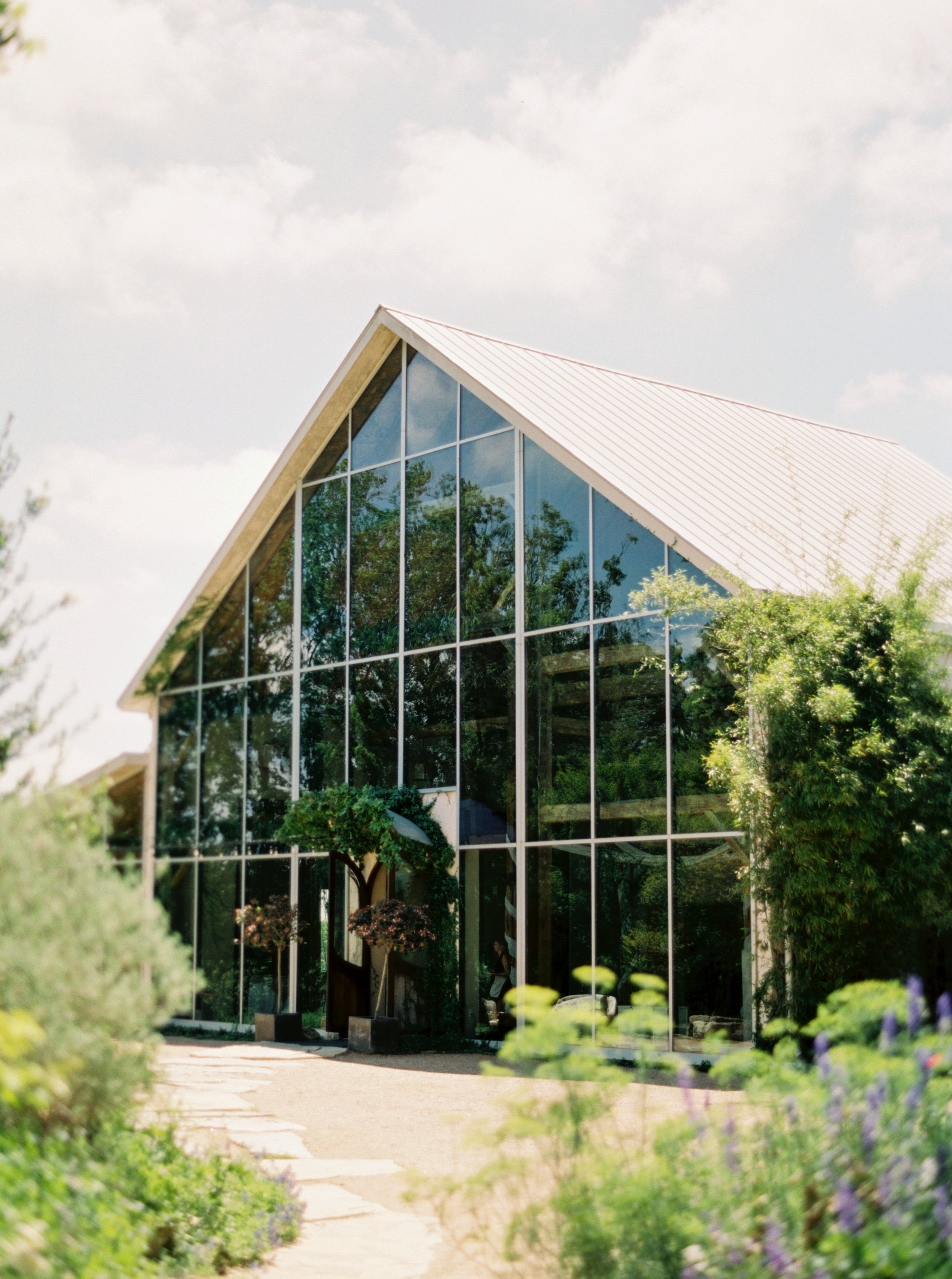 Stunning Outdoor Austin Wedding - Lindsey Brunk