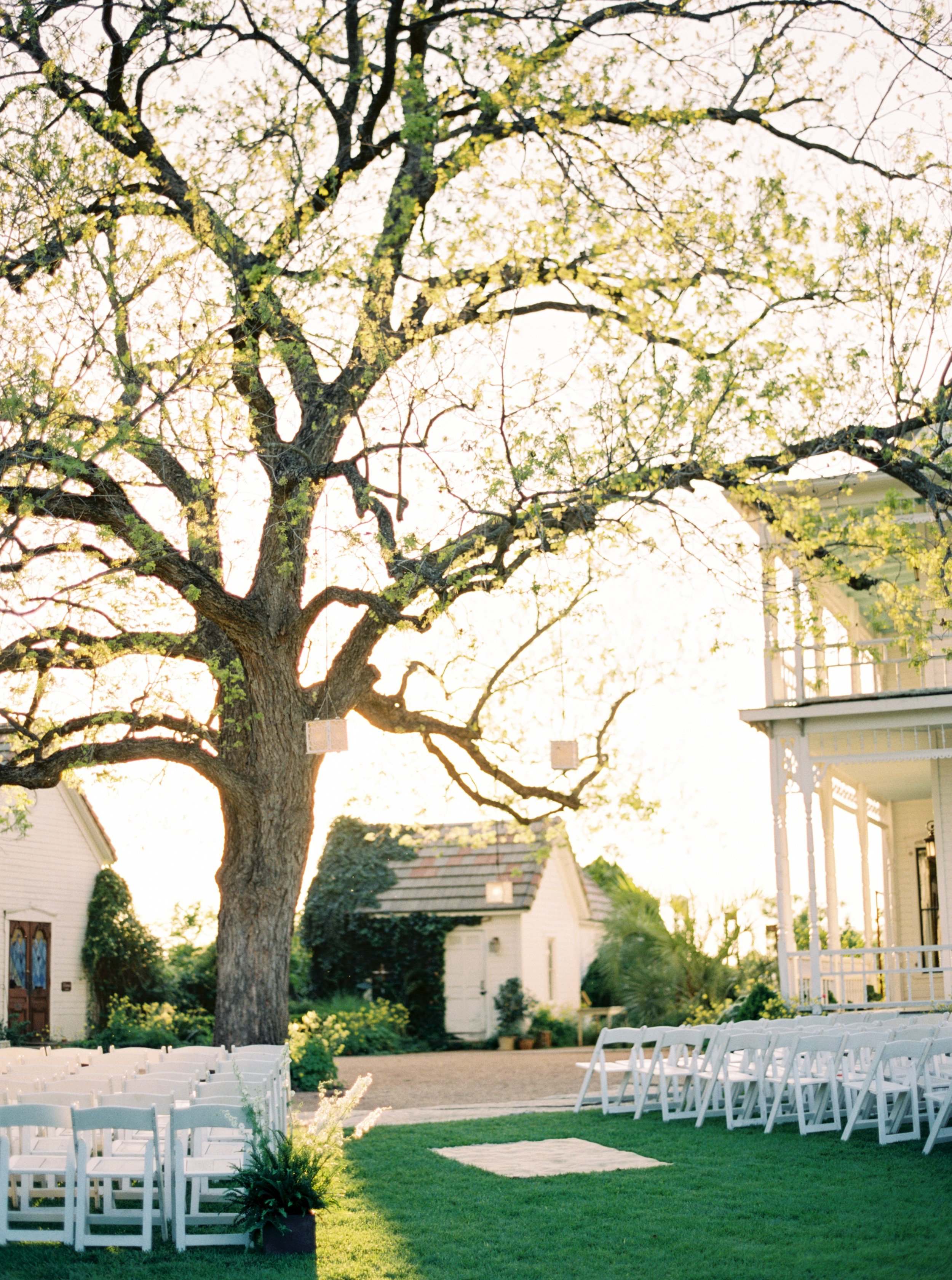 Stunning Outdoor Austin Wedding - Lindsey Brunk