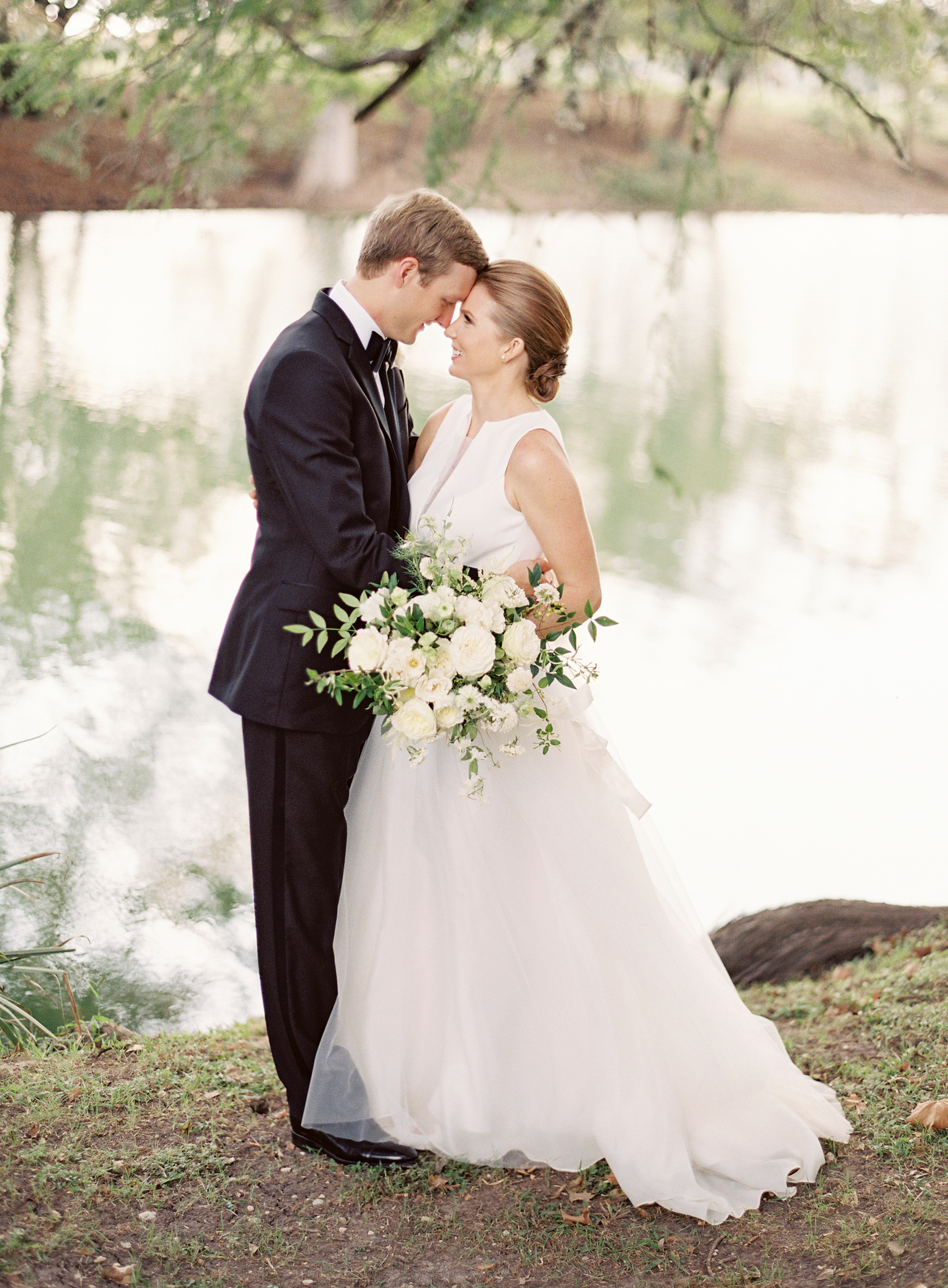 Black & White Hill Country Wedding - Lindsey Brunk