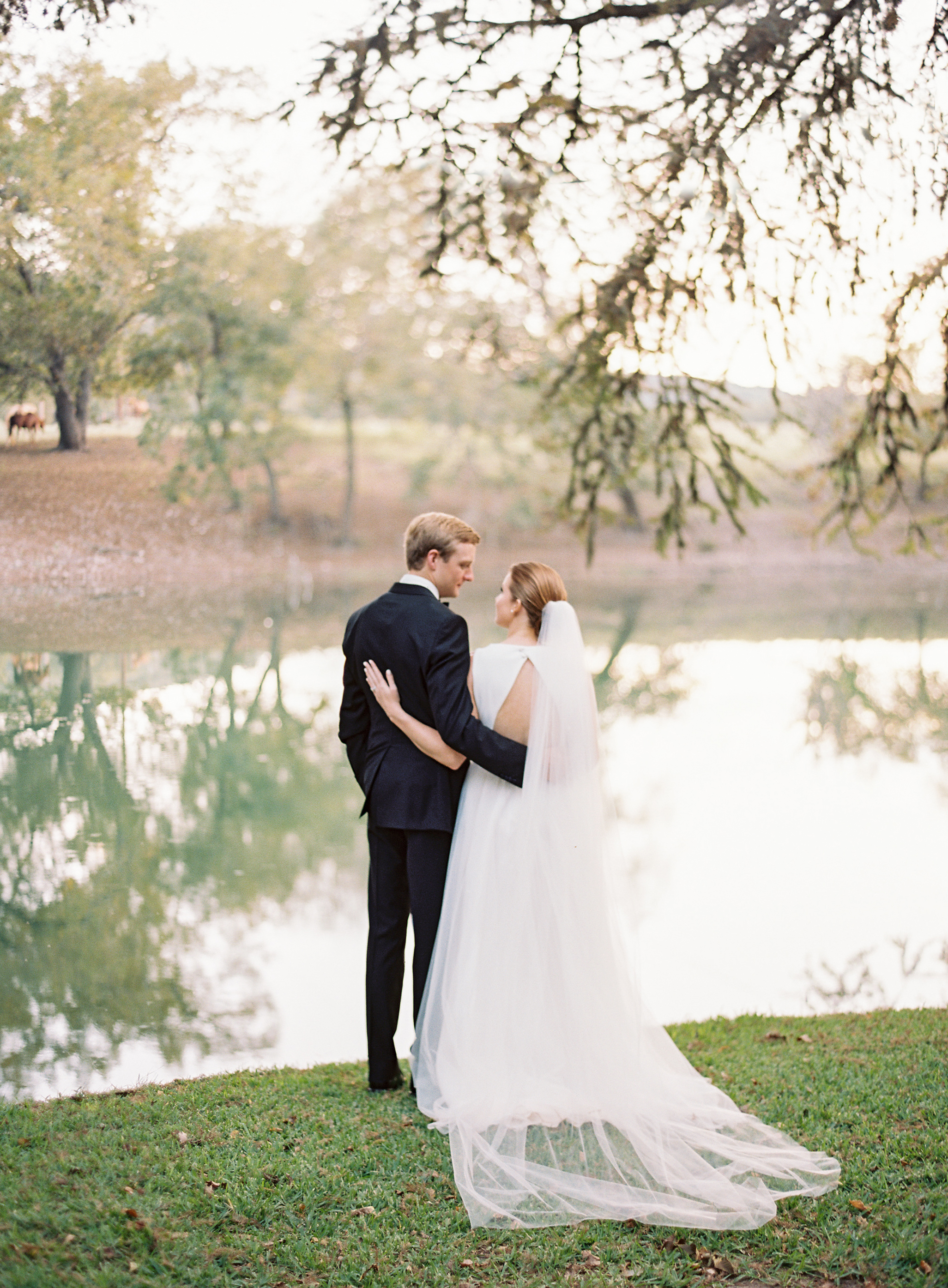 Black & White Hill Country Wedding - Lindsey Brunk