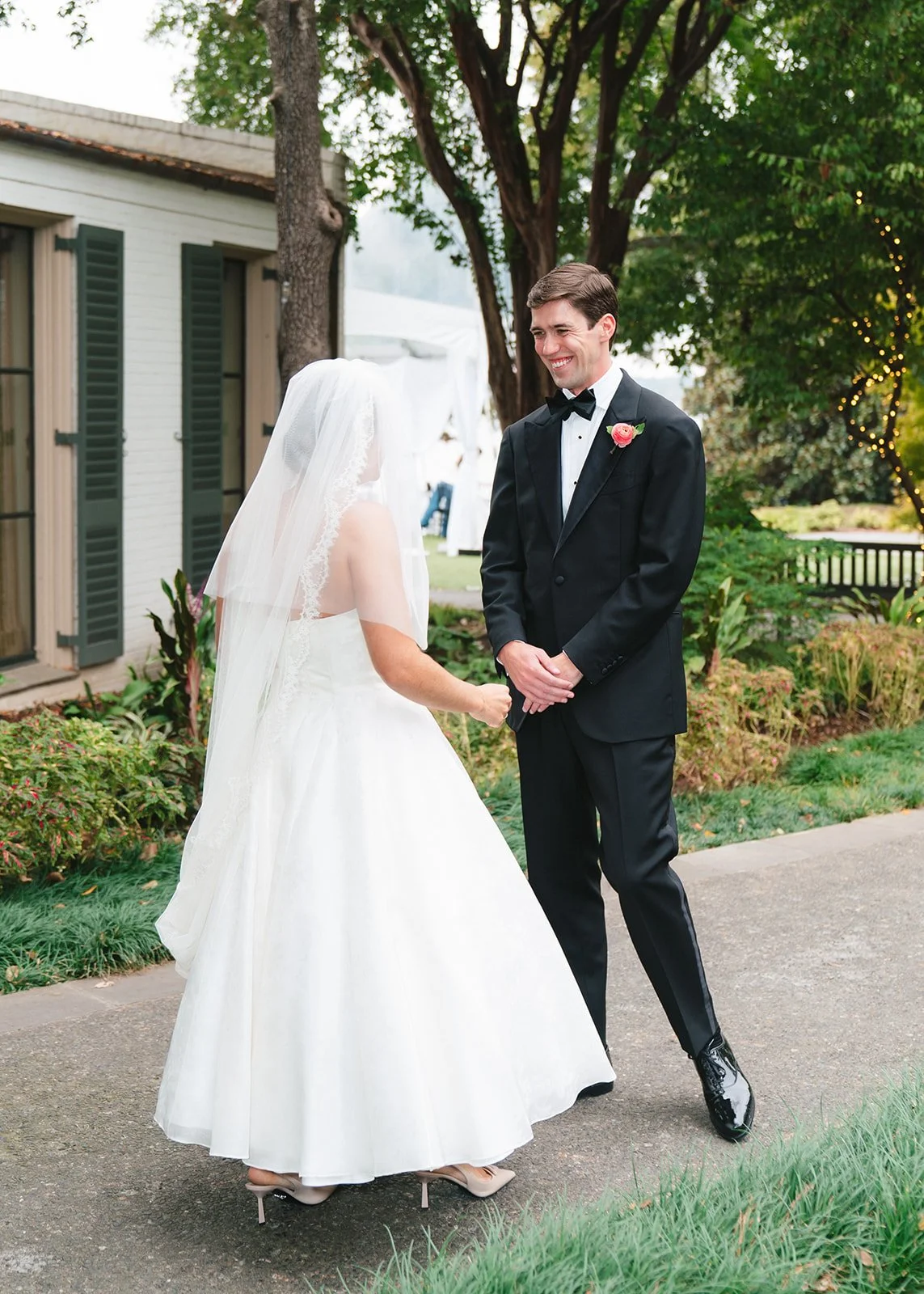 Bold &amp; Colorful Wedding at The Dallas Arboretum - Lindsey Brunk Weddings