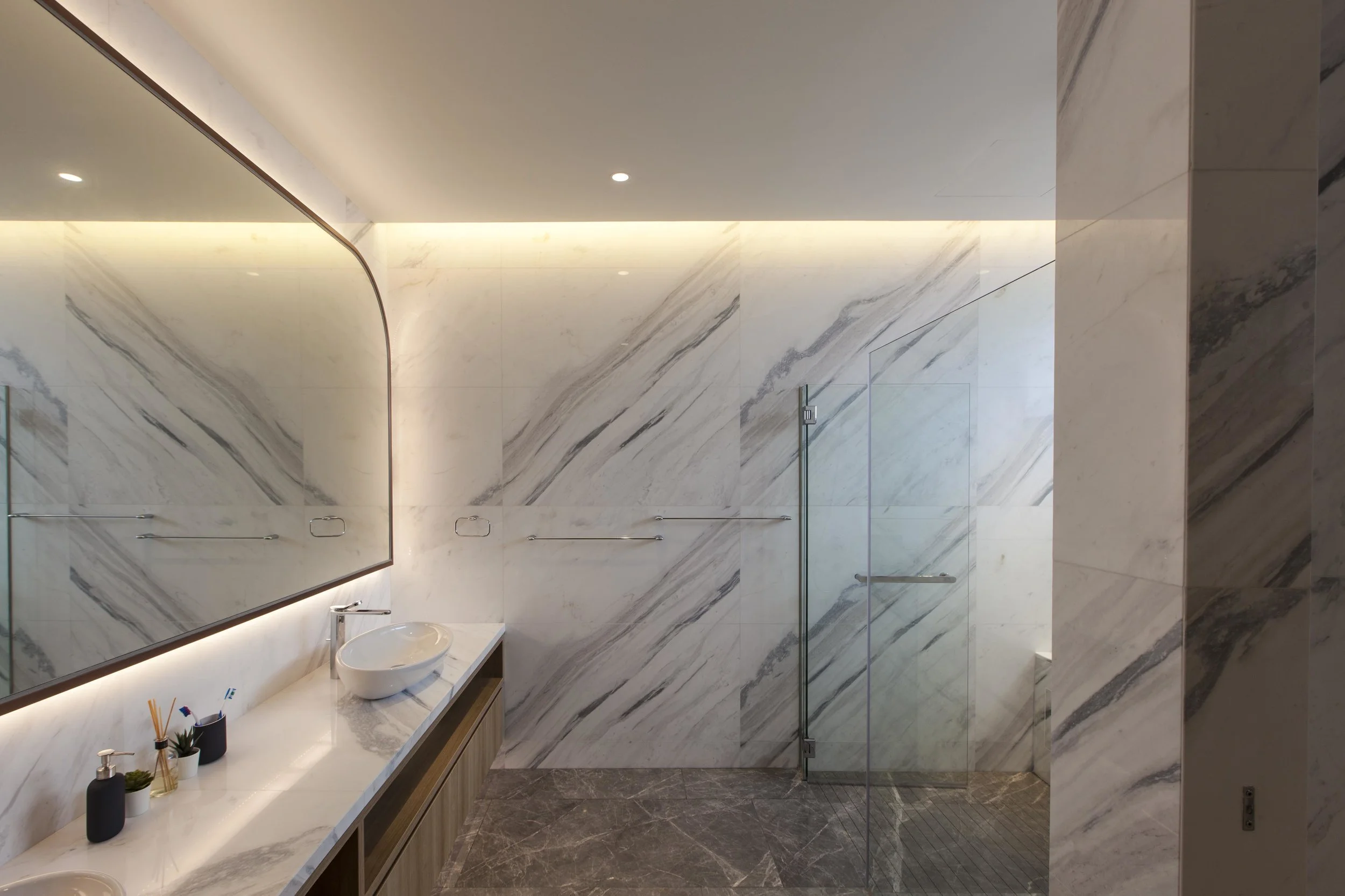 16AR_Int_MasterBath_s.jpg