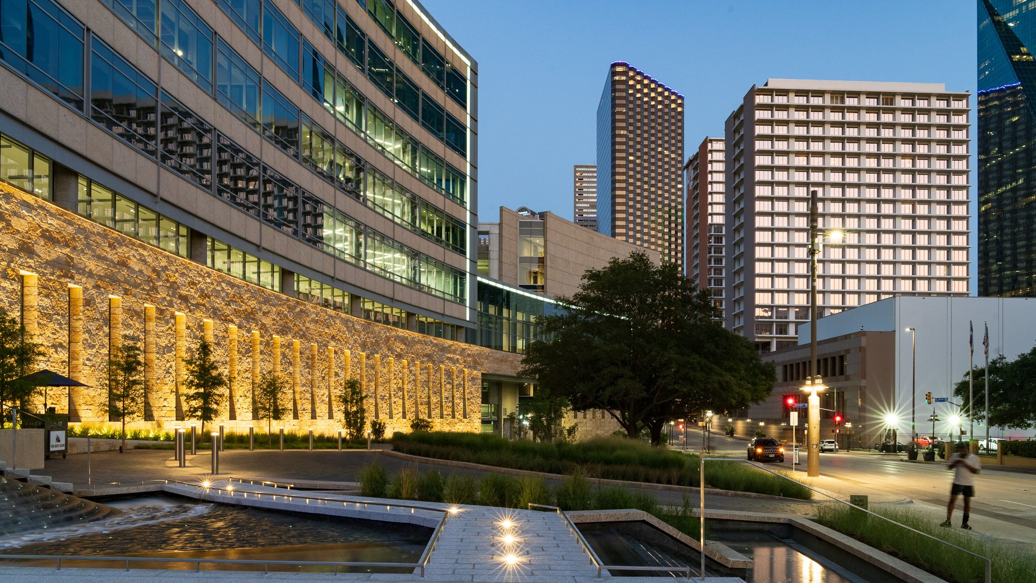 HUNT OIL BUILDING, DALLAS, TEXAS