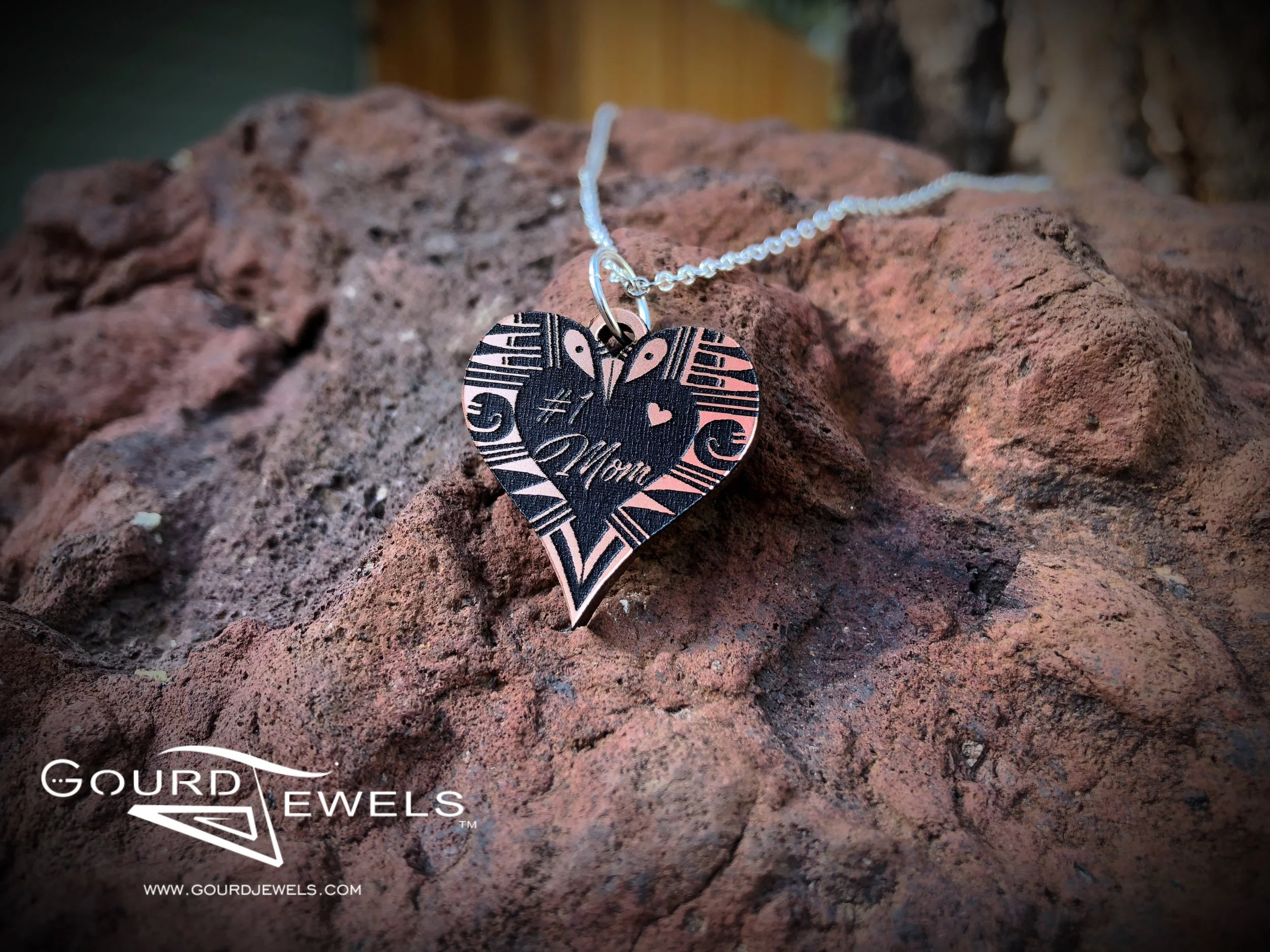 number 1 mom pendant