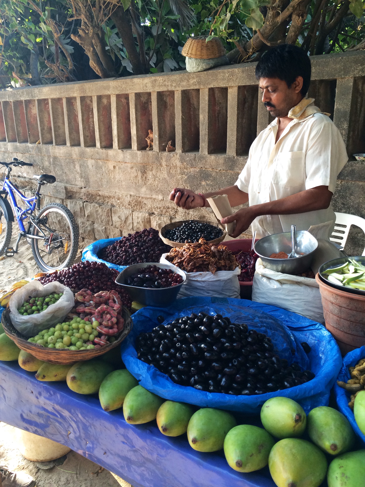 Fruit vendor at Juhu Beach in Mumbai