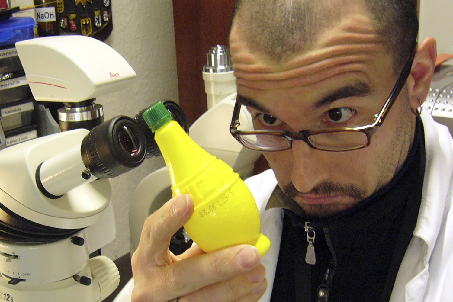 qua_mark_benecke_with_fake_.jpg