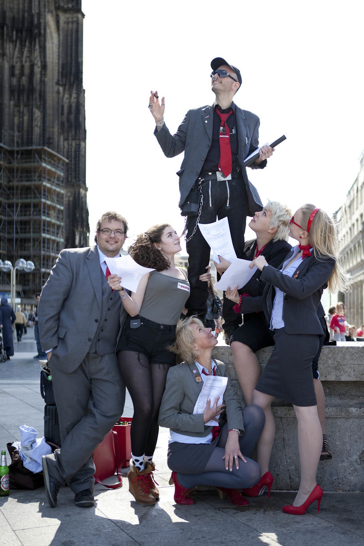  Bundestagswahlkampf 2013: Mark Benecke erhält Unterstützerunterschriften in Köln. 