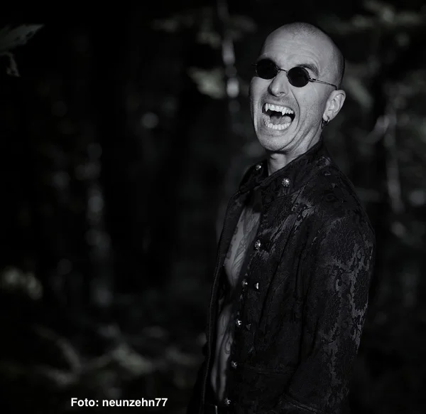 Vampire+44.jpg
