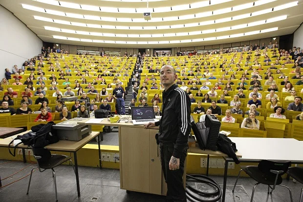 Vortrag_Universitaet_University_Speech_Lecture_Mark_Benecke_Copyright_Arek_Arkadiusz_Goniwiecha.jpg
