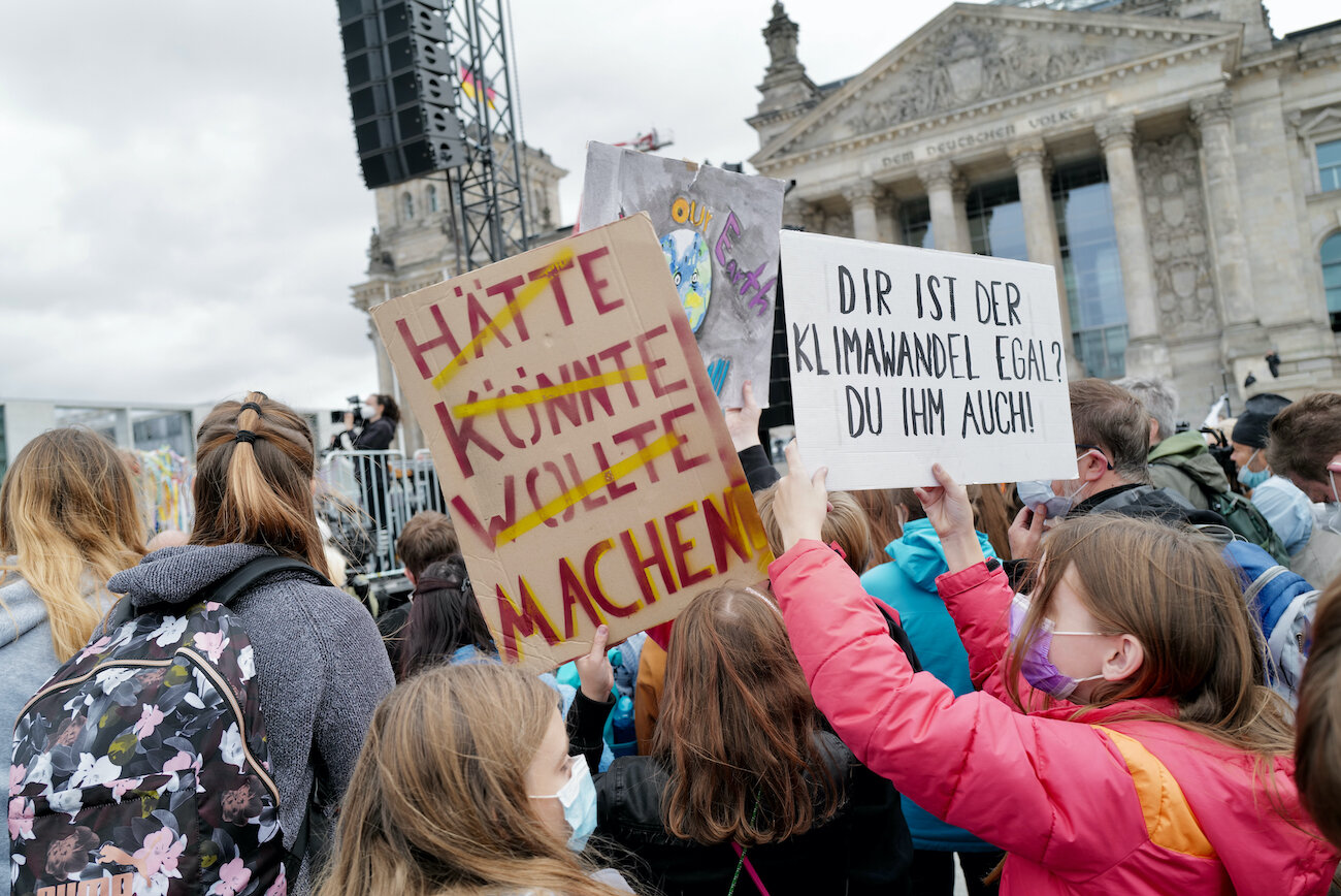 mark_benecke_fridays_for_future_berlin_greta_thunberg_luisa_neubauer_carla_reemtsma_sept_2021 - 68.jpeg