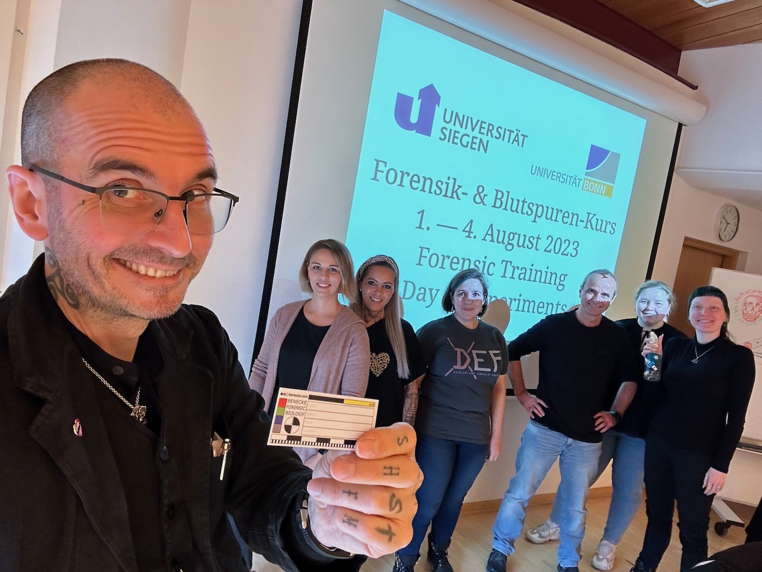siegen_bonn_universitaet_forensik_mark_benecke_blutspuren_kurs_training - 1.jpeg