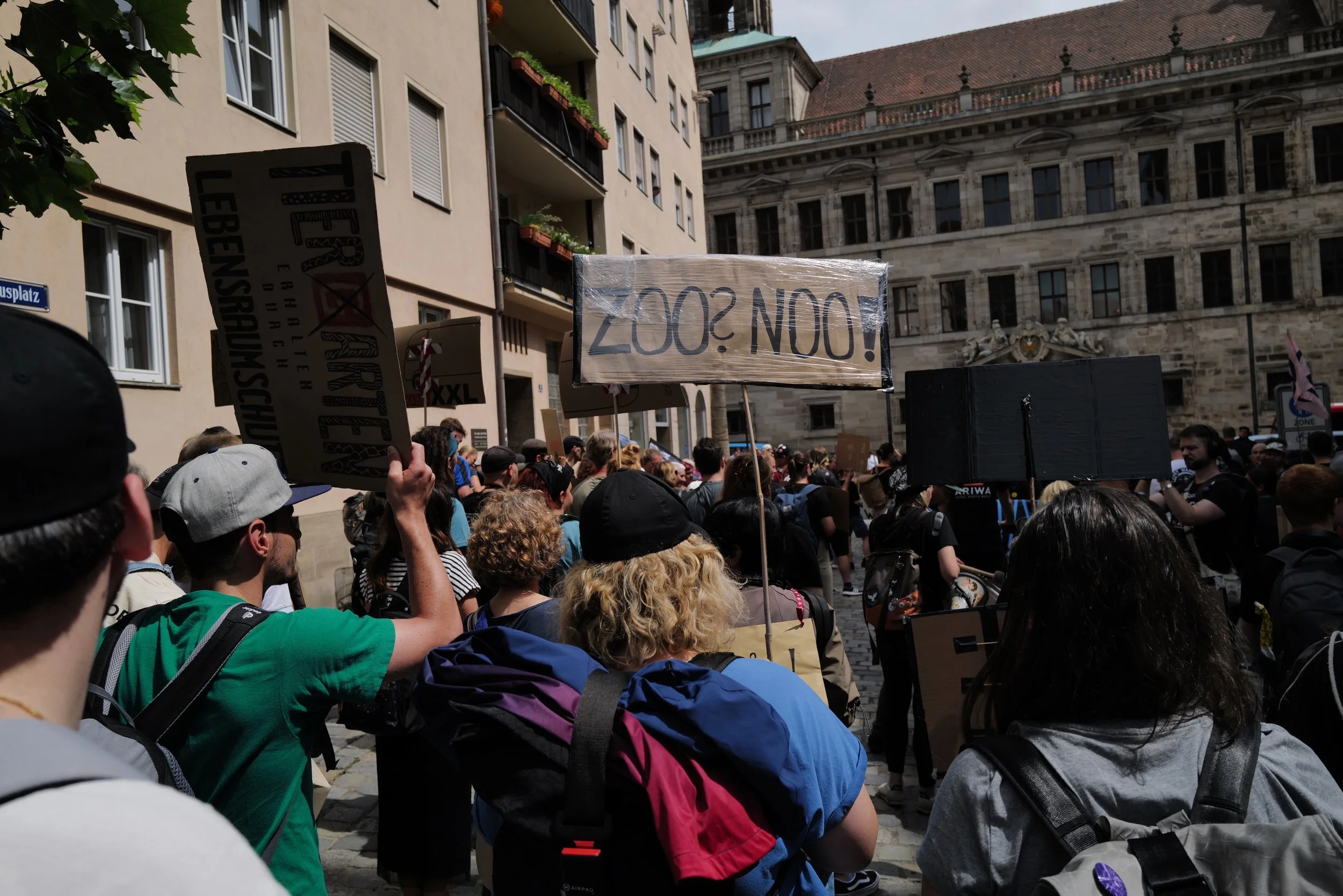mark_benecke_affen_nuernberg_erschiessung_demo_animal_rebellion_vegan_vernetzt_colin_goldner - 5.jpeg