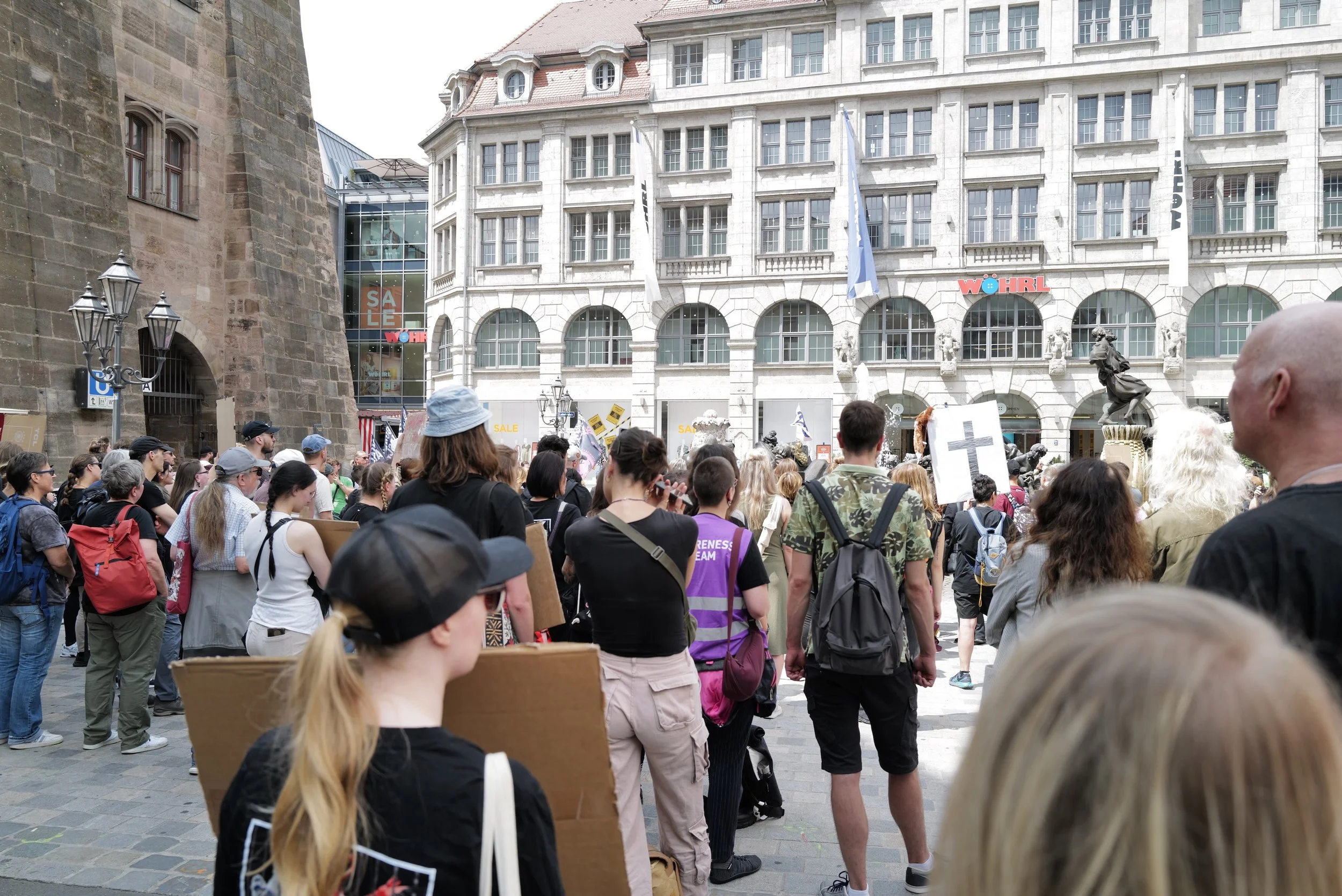 mark_benecke_affen_nuernberg_erschiessung_demo_animal_rebellion_vegan_vernetzt_colin_goldner - 16.jpeg