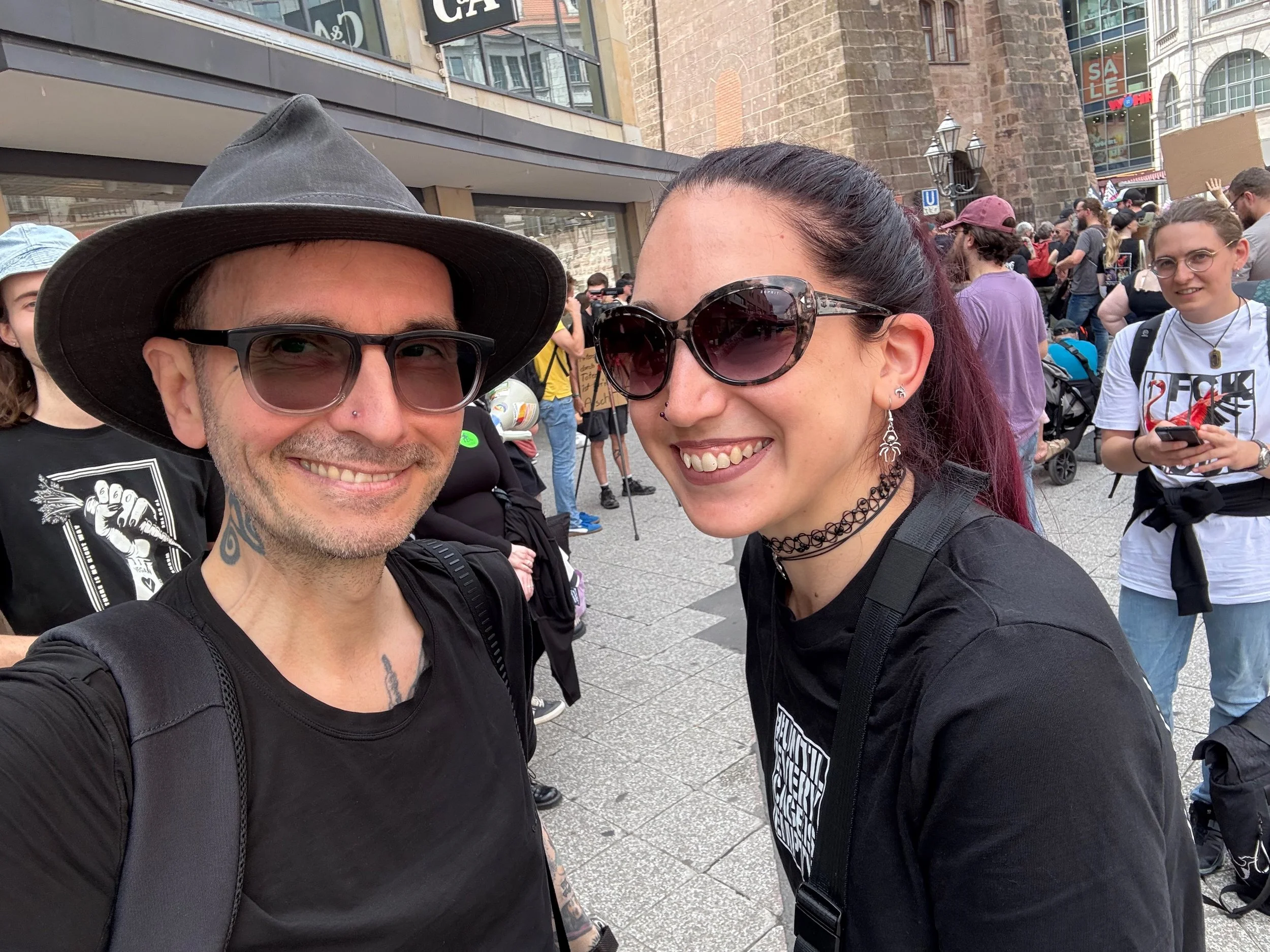 mark_benecke_affen_nuernberg_erschiessung_demo_animal_rebellion_vegan_vernetzt_colin_goldner - 17.jpeg