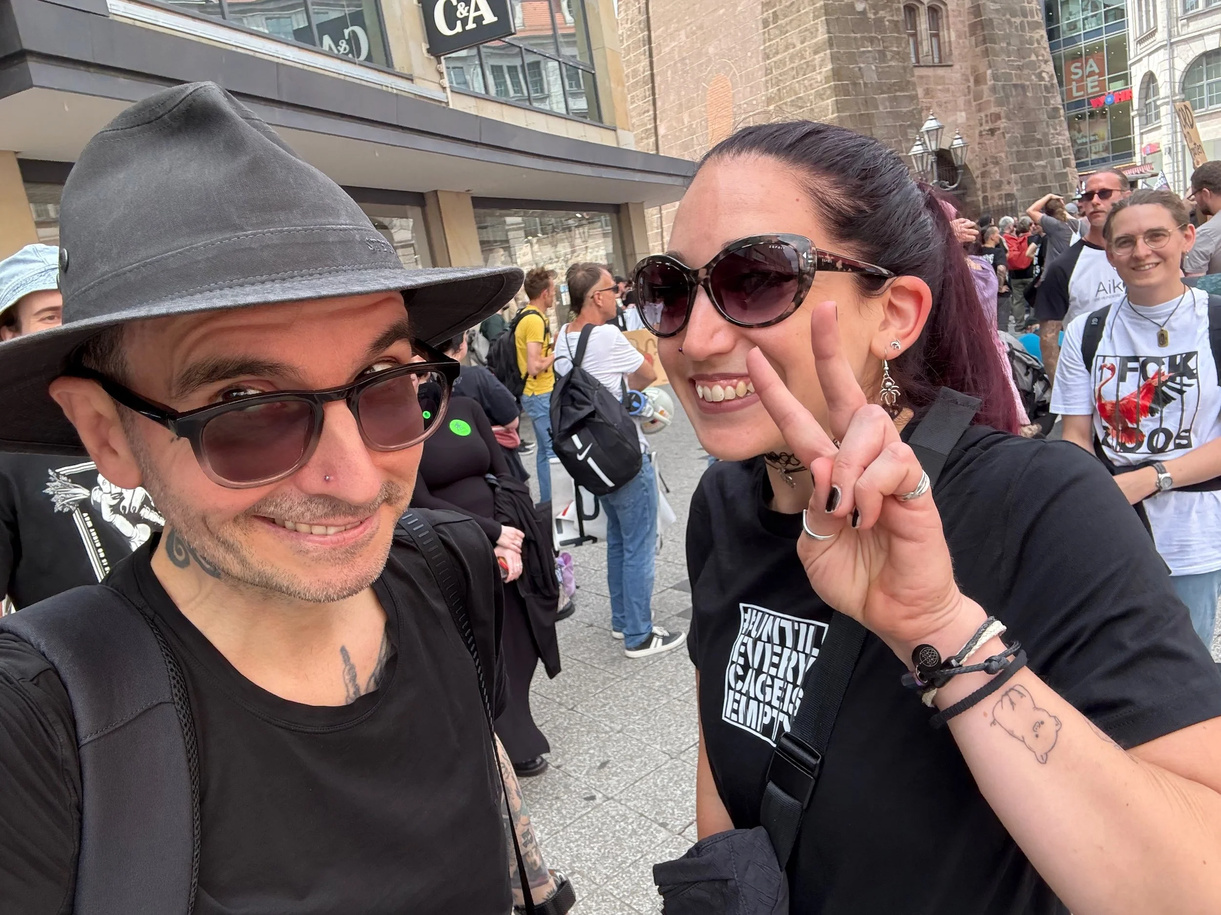 mark_benecke_affen_nuernberg_erschiessung_demo_animal_rebellion_vegan_vernetzt_colin_goldner - 18.jpeg