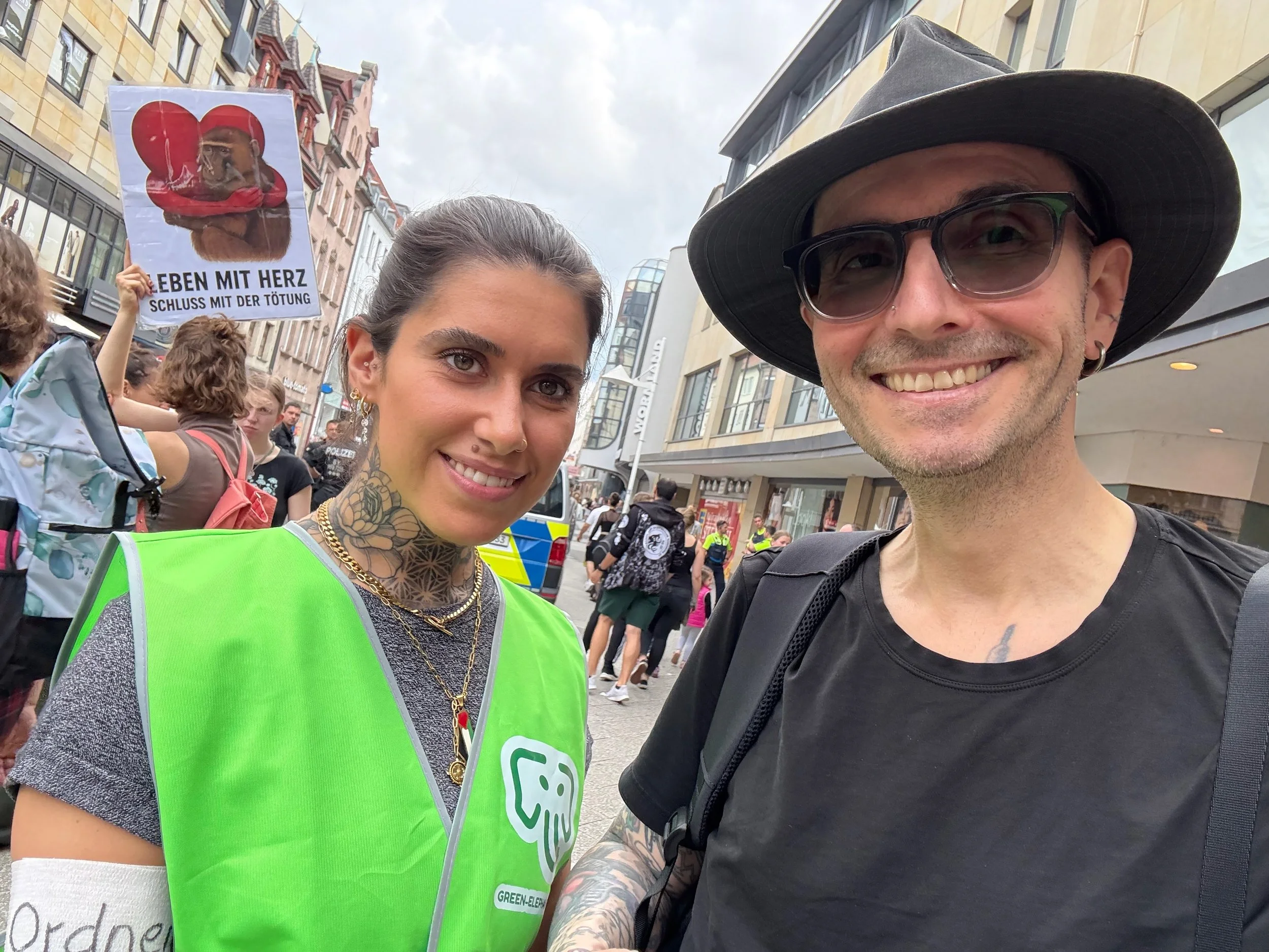 mark_benecke_affen_nuernberg_erschiessung_demo_animal_rebellion_vegan_vernetzt_colin_goldner - 23.jpeg