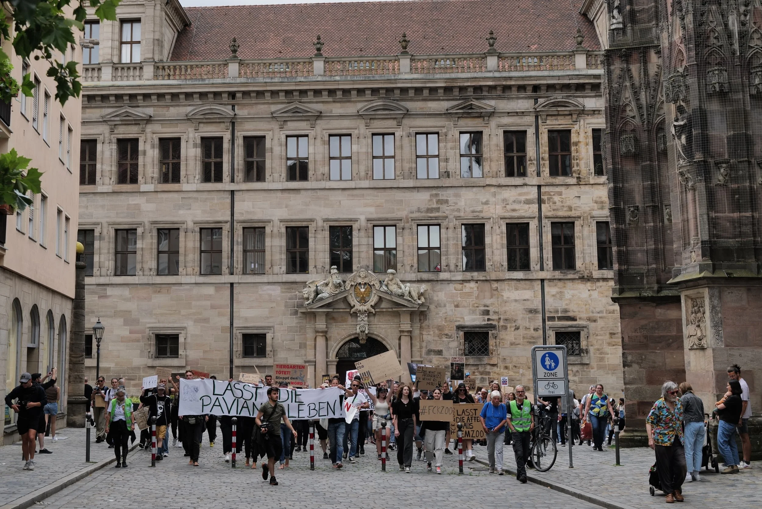 mark_benecke_affen_nuernberg_erschiessung_demo_animal_rebellion_vegan_vernetzt_colin_goldner - 28.jpeg