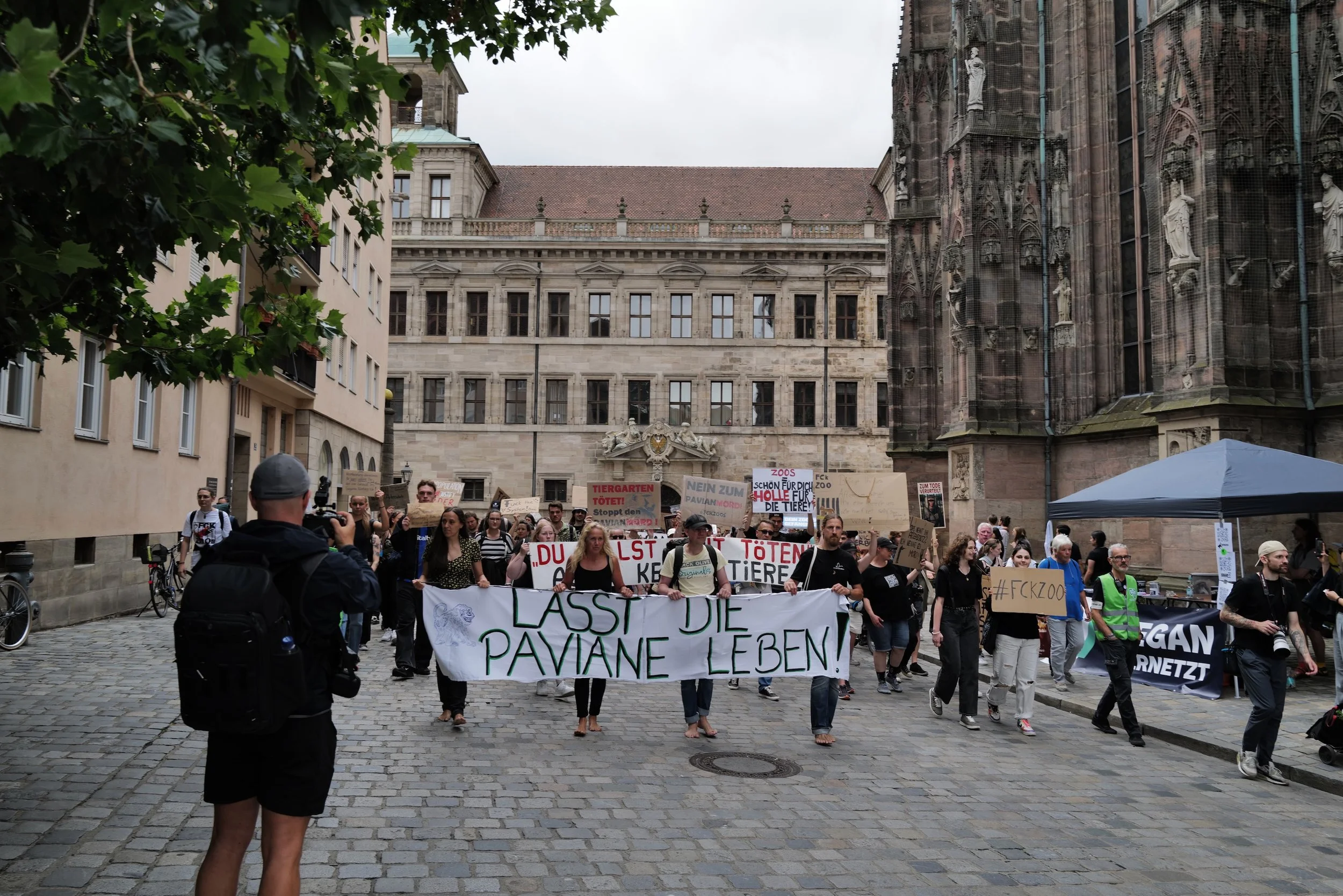 mark_benecke_affen_nuernberg_erschiessung_demo_animal_rebellion_vegan_vernetzt_colin_goldner - 29.jpeg