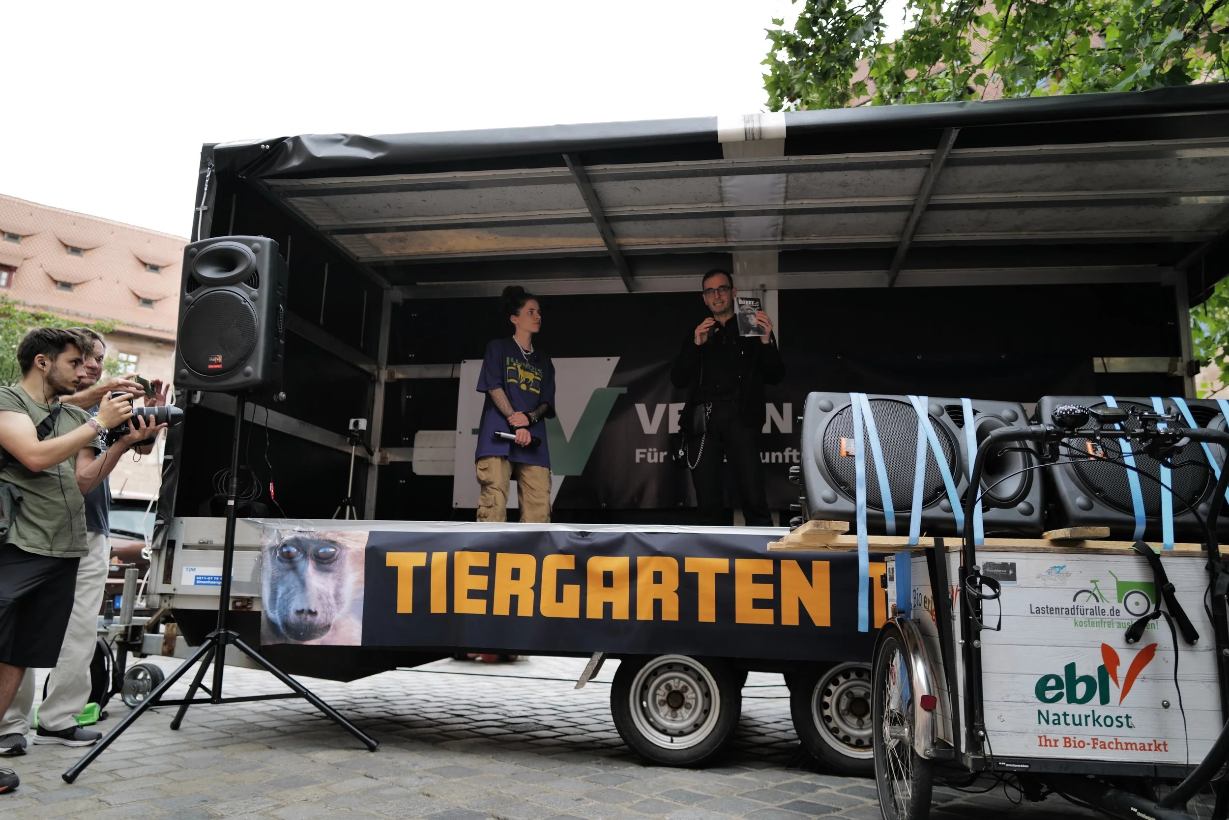 mark_benecke_affen_nuernberg_erschiessung_demo_animal_rebellion_vegan_vernetzt_colin_goldner - 32.jpeg