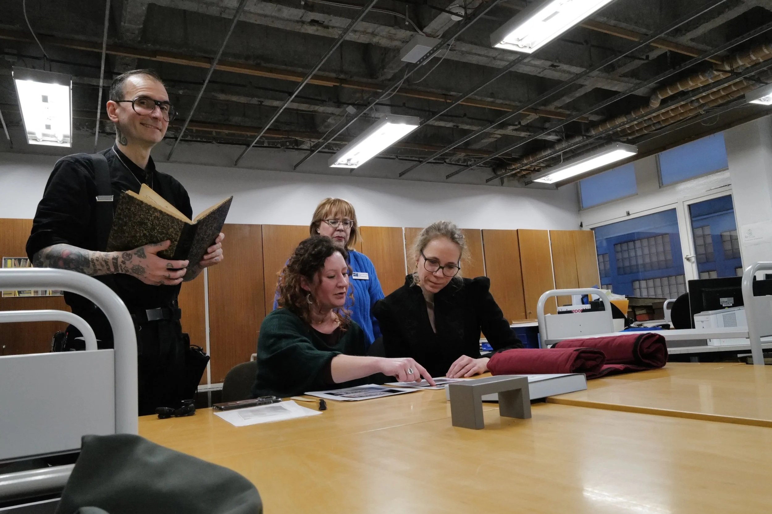 Das restaurierte Käfer-Paten-Buch (UB Köln) nebst Berufs-Beratung 'Papier-Restauratorin' 📜