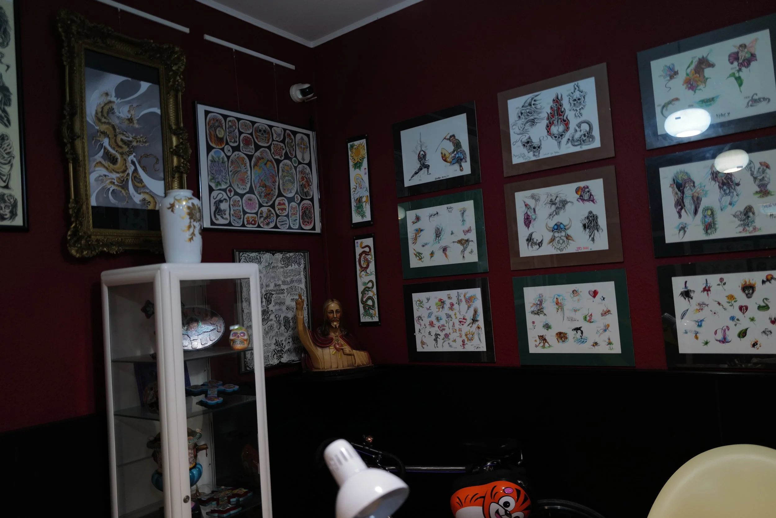 mark_benecke_wiener_platz_genovevastrasse_elektrische_taetowierungen_dieter_anke_koeln - 4.jpeg