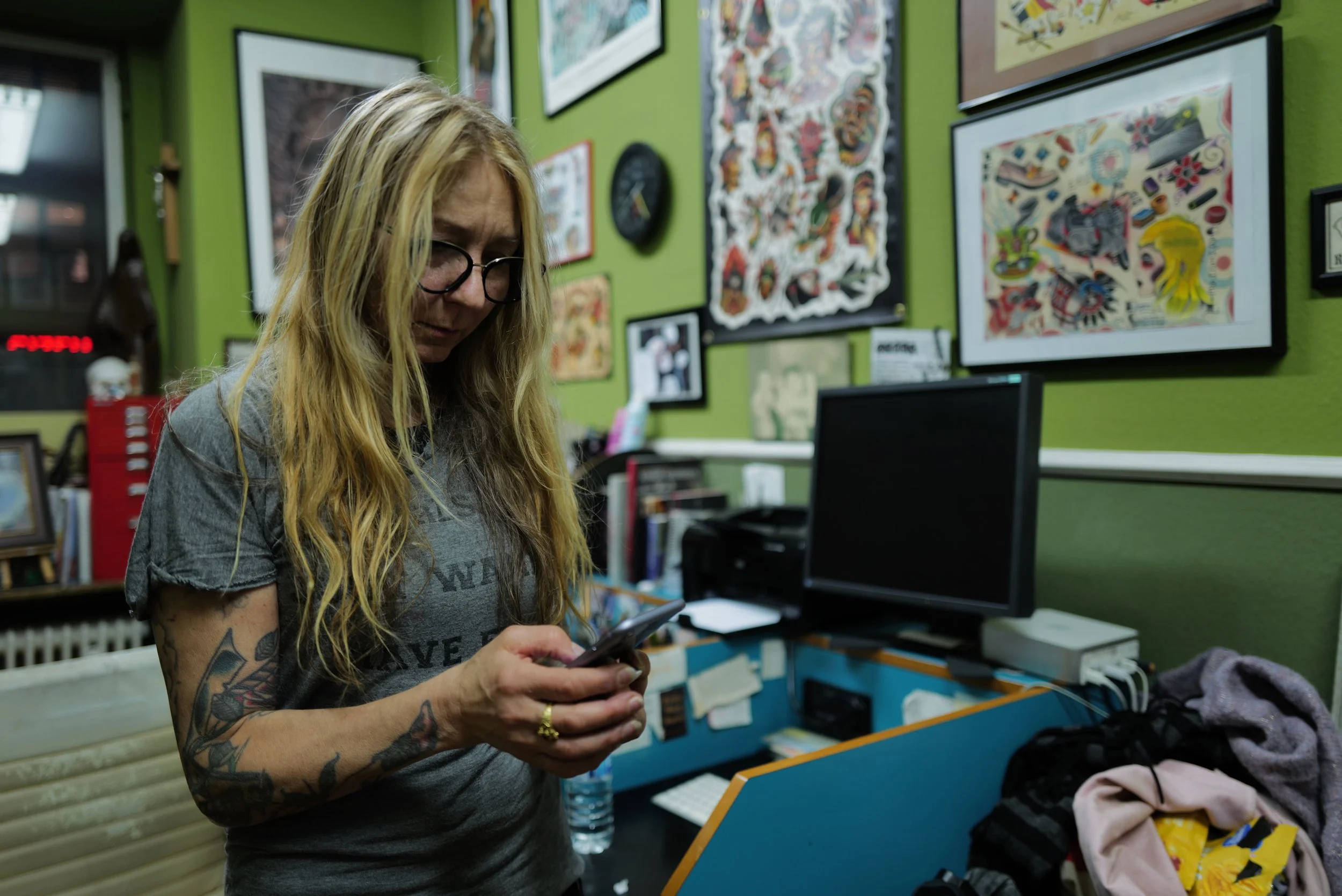 mark_benecke_wiener_platz_genovevastrasse_elektrische_taetowierungen_dieter_anke_koeln - 8.jpeg