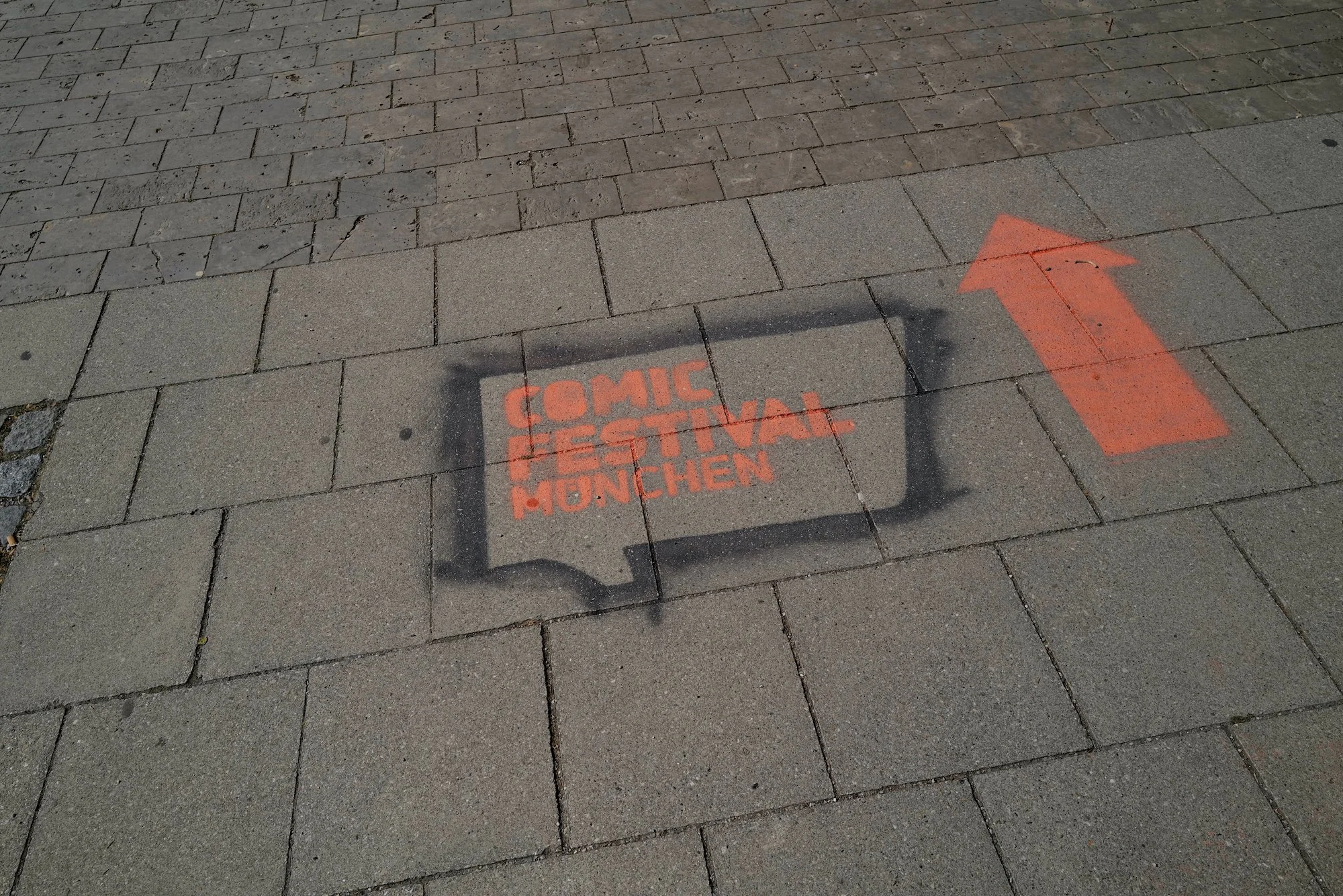 mark_benecke_comicfestival_muenchen_dave_gibbons_ulrich_schroder_denis_kitchen_kinky_karrot_olivia_vieweg_watchmen_2026_small - 7.jpeg