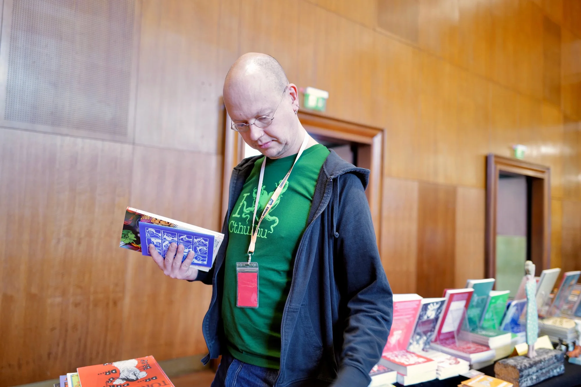 mark_benecke_comicfestival_muenchen_dave_gibbons_ulrich_schroder_denis_kitchen_kinky_karrot_olivia_vieweg_watchmen_2026_small - 19.jpeg