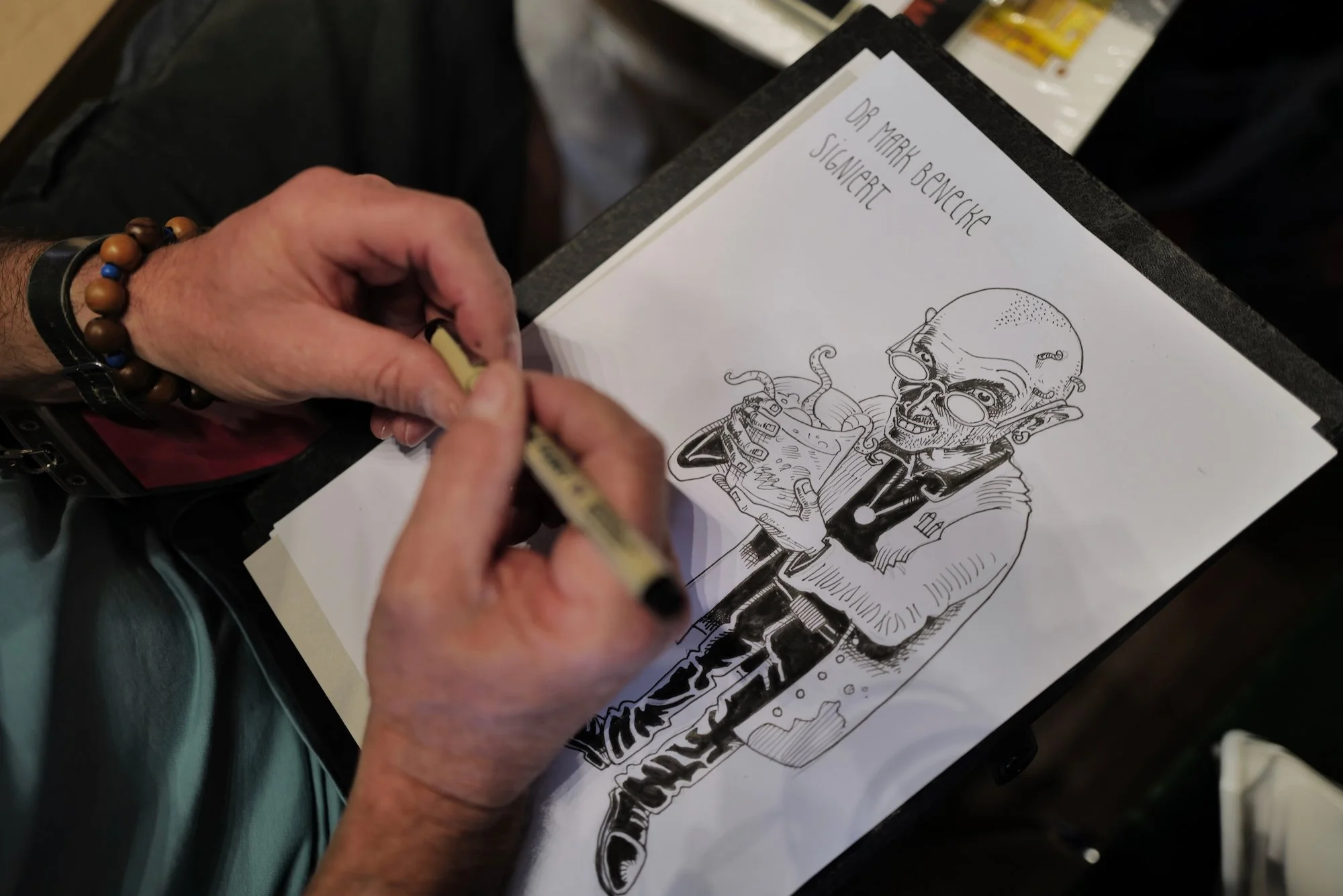 mark_benecke_comicfestival_muenchen_dave_gibbons_ulrich_schroder_denis_kitchen_kinky_karrot_olivia_vieweg_watchmen_2026_small - 53.jpeg