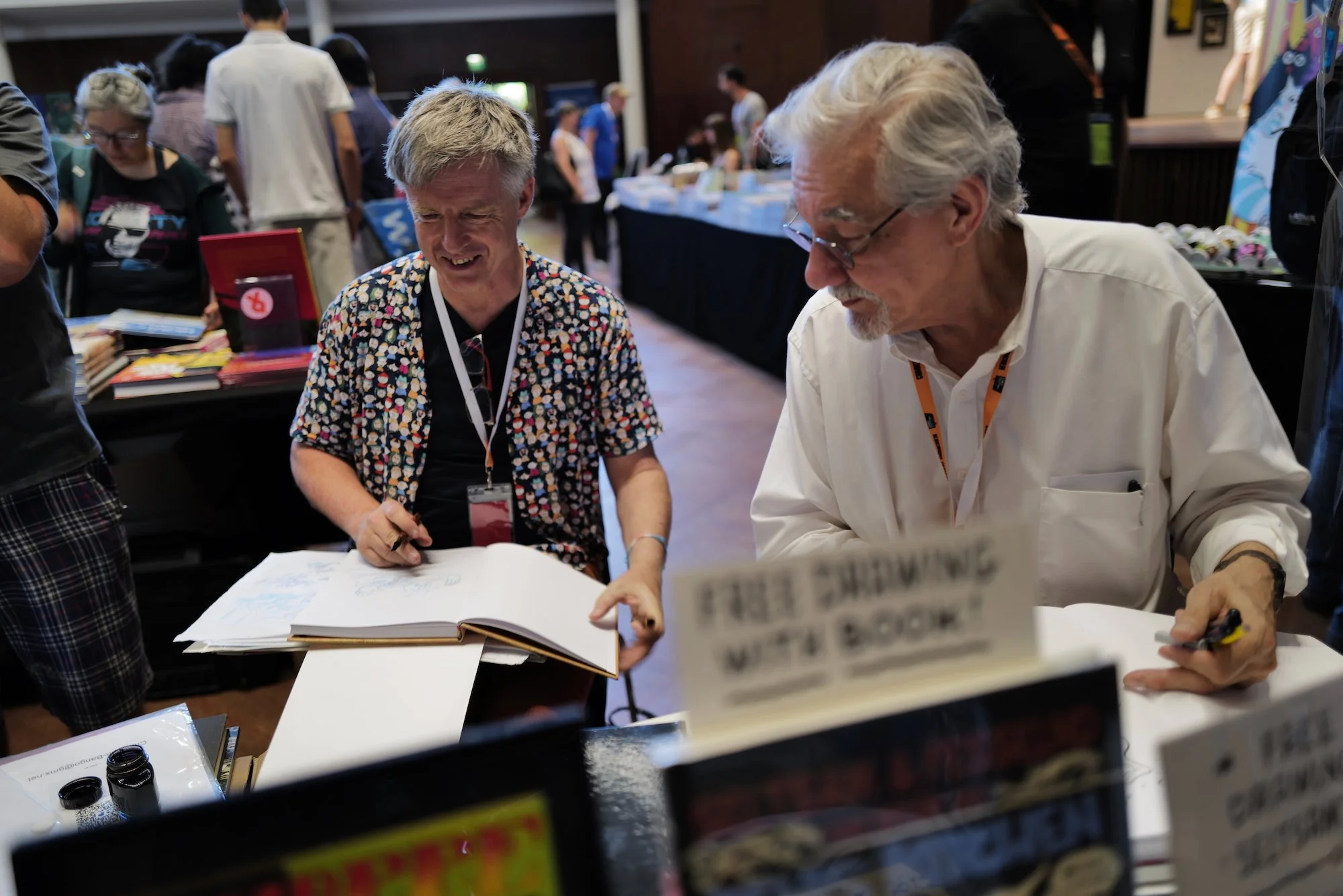 mark_benecke_comicfestival_muenchen_dave_gibbons_ulrich_schroder_denis_kitchen_kinky_karrot_olivia_vieweg_watchmen_2026_small - 99.jpeg